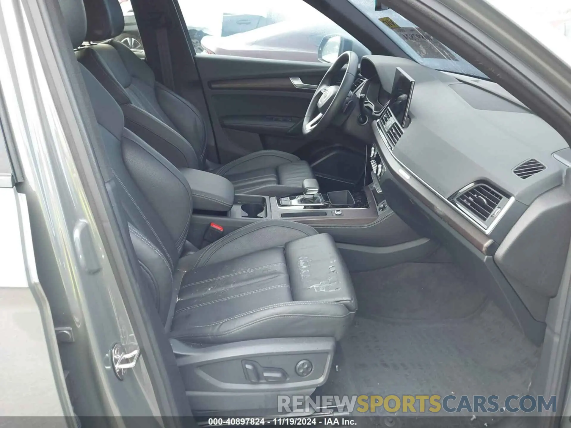 5 Photograph of a damaged car WA1EAAFY2P2192276 AUDI Q5 2023