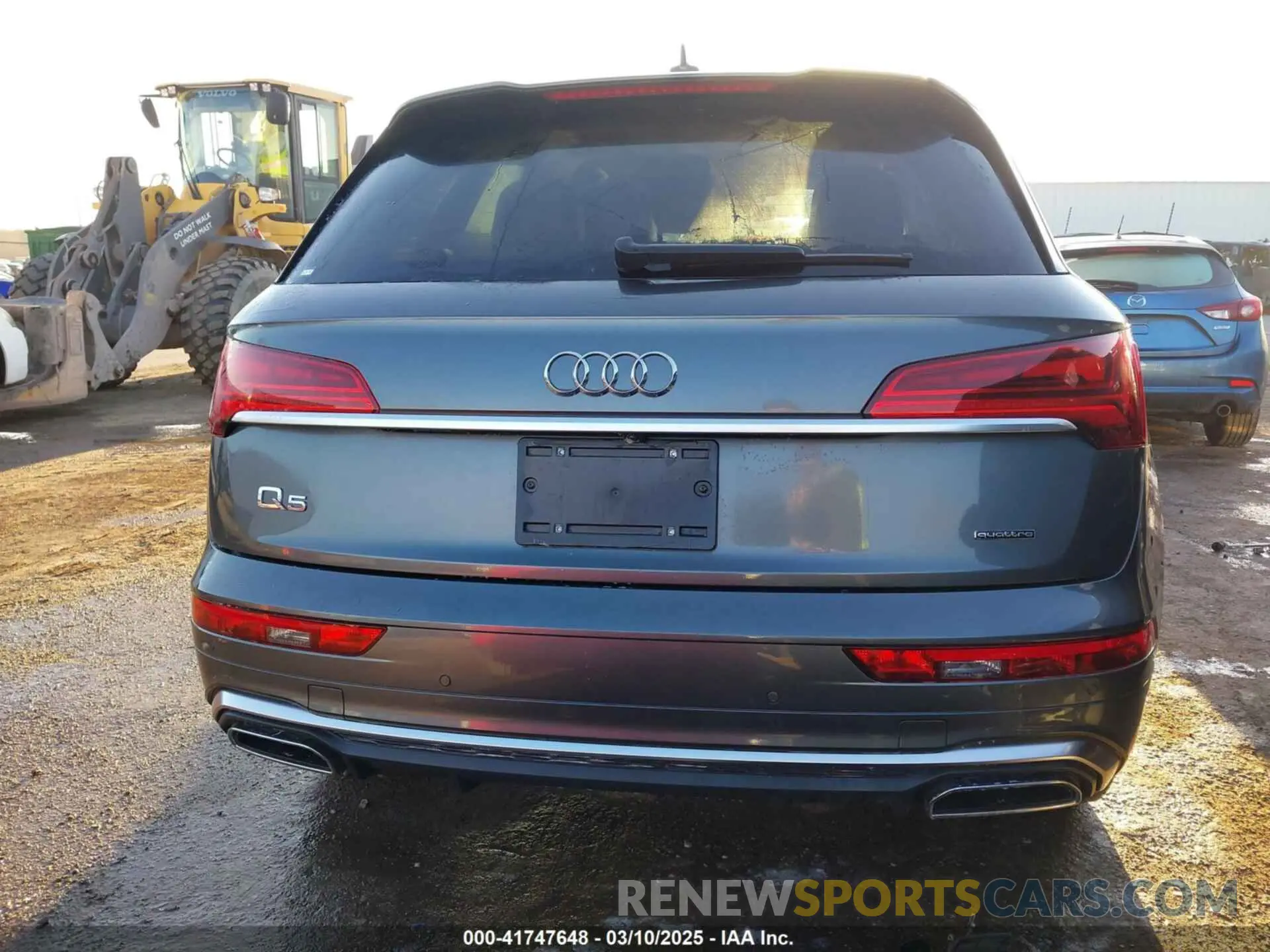 17 Photograph of a damaged car WA1EAAFY3P2040555 AUDI Q5 2023