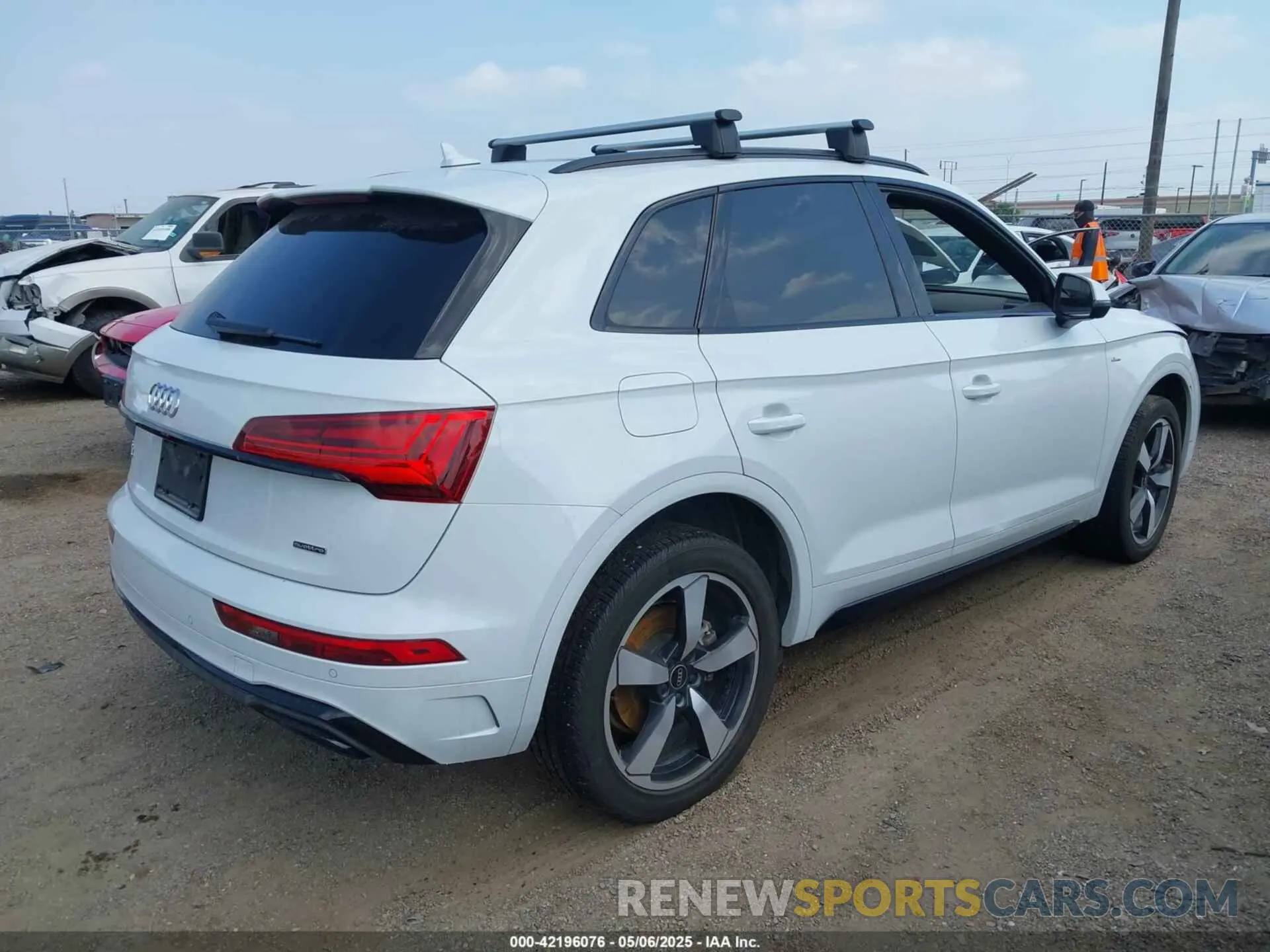 4 Photograph of a damaged car WA1EAAFY3P2111723 AUDI Q5 2023