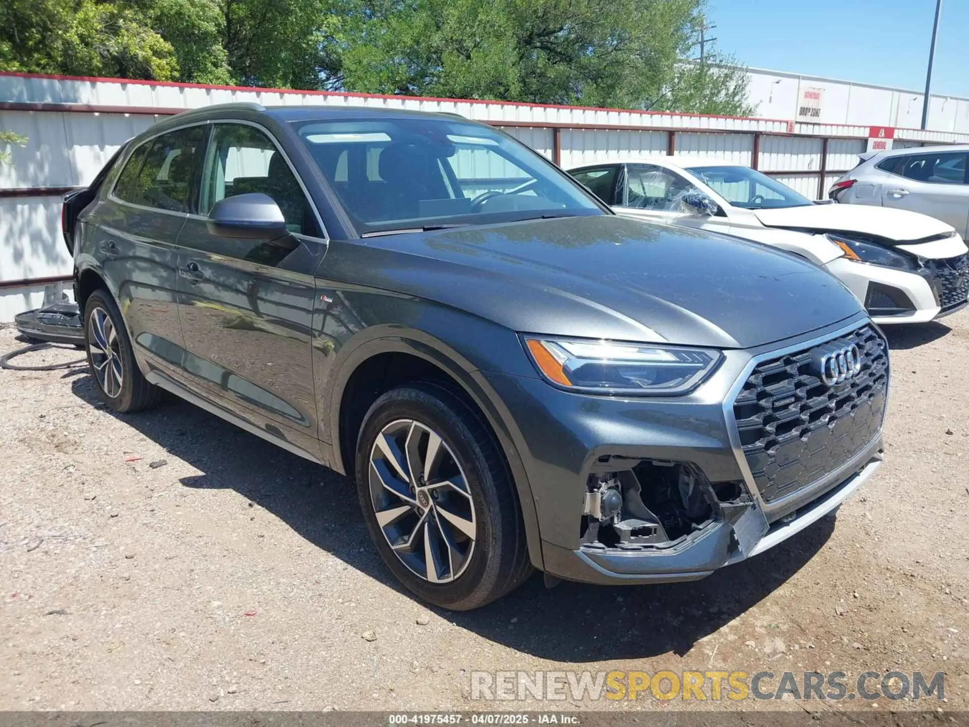 1 Photograph of a damaged car WA1EAAFY3P2123399 AUDI Q5 2023