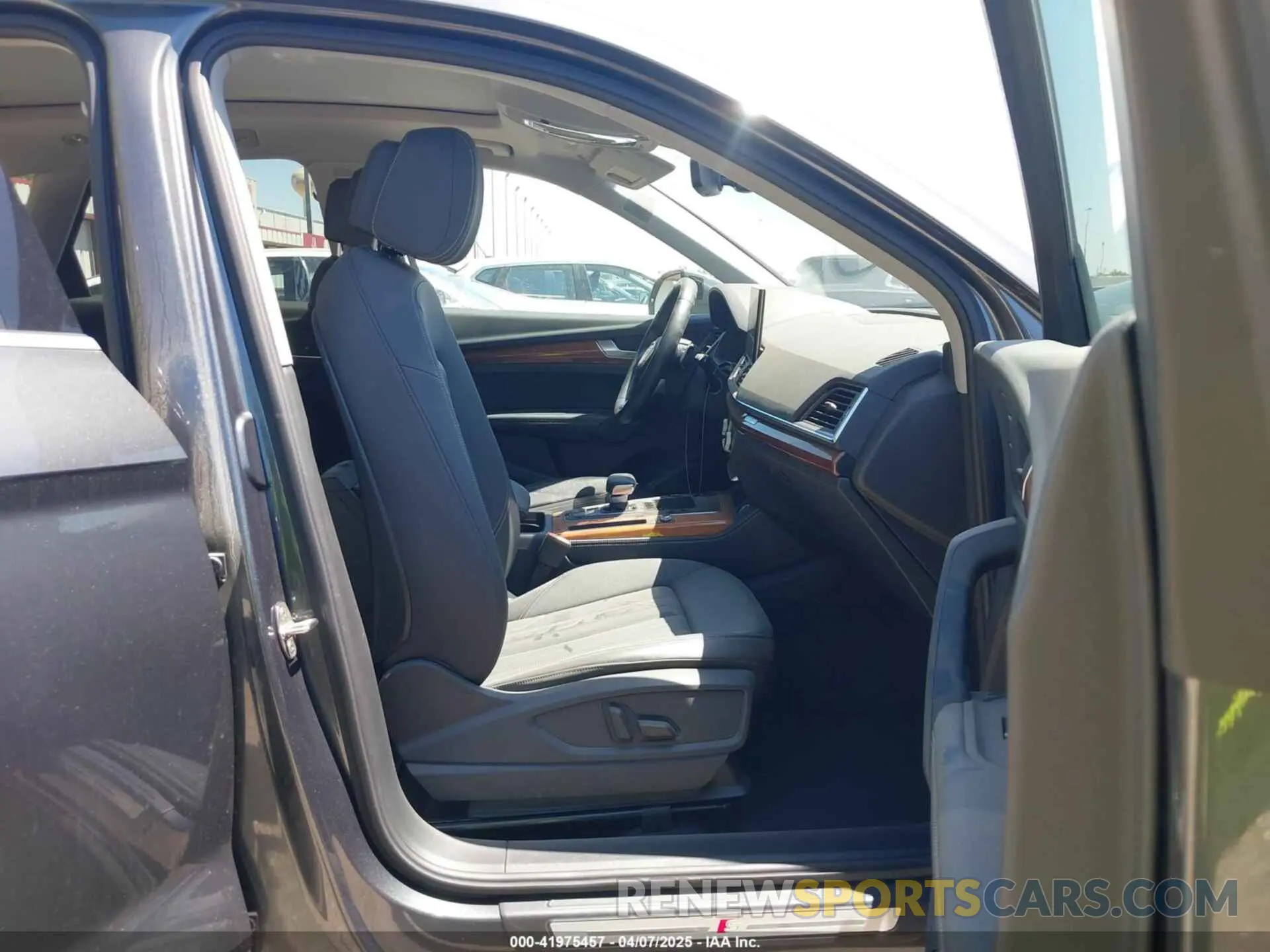 5 Photograph of a damaged car WA1EAAFY3P2123399 AUDI Q5 2023