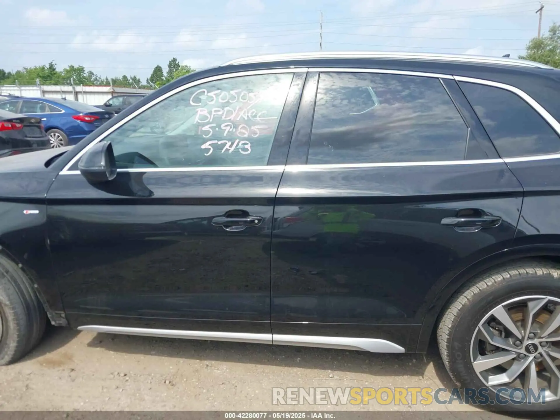 14 Photograph of a damaged car WA1EAAFY3P2145743 AUDI Q5 2023