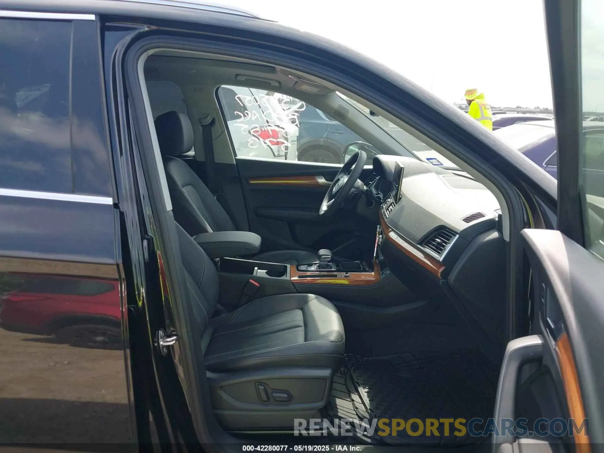 5 Photograph of a damaged car WA1EAAFY3P2145743 AUDI Q5 2023