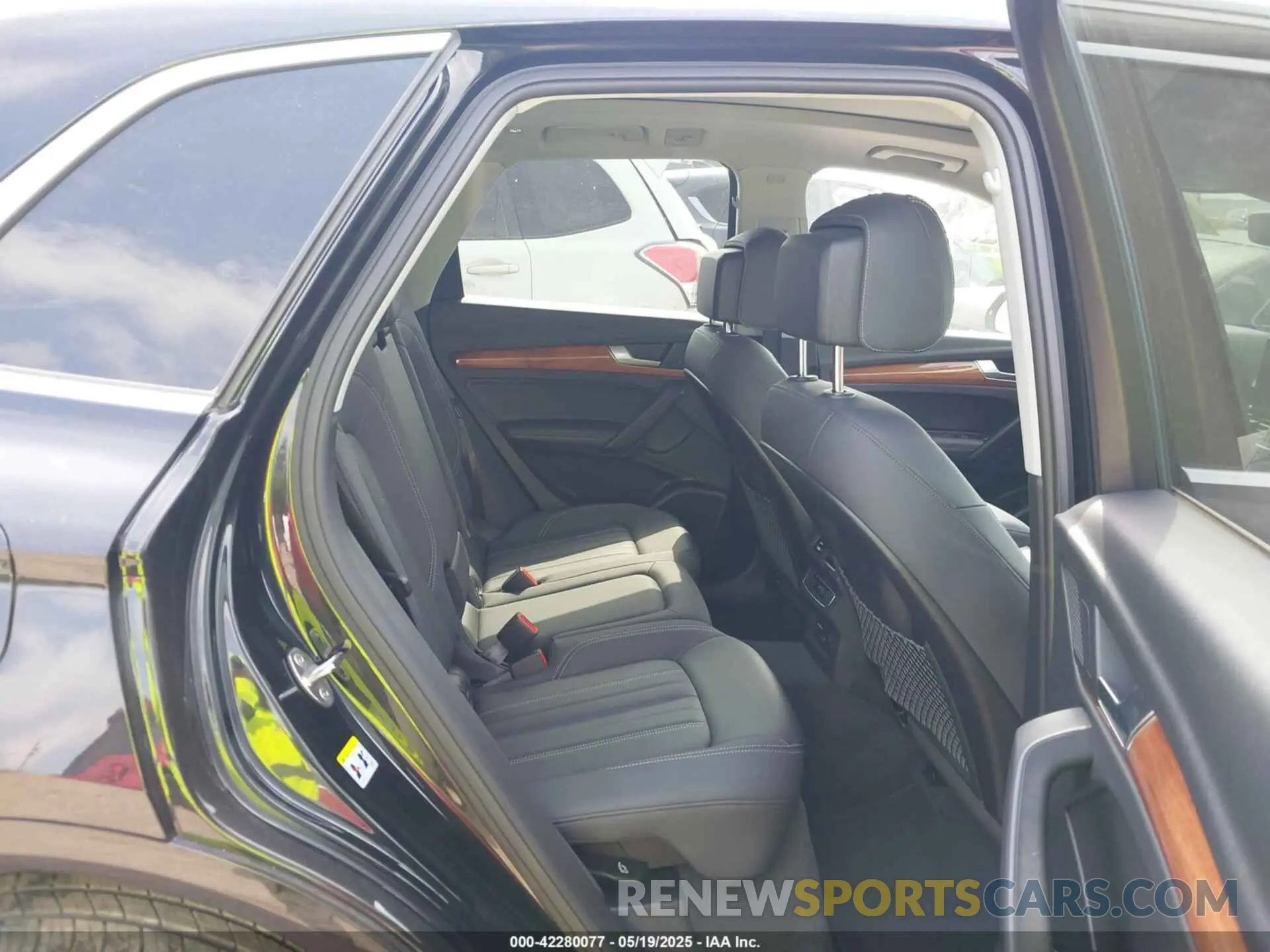 8 Photograph of a damaged car WA1EAAFY3P2145743 AUDI Q5 2023