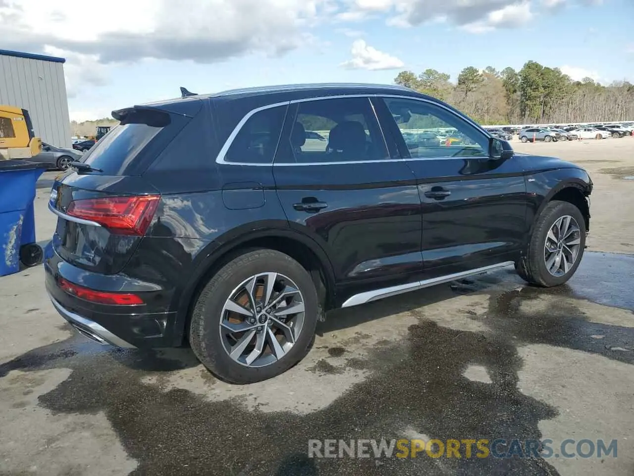 3 Photograph of a damaged car WA1EAAFY4P2015471 AUDI Q5 2023
