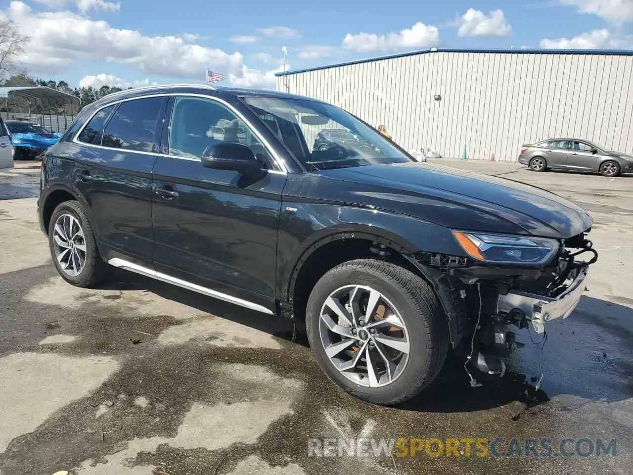 4 Photograph of a damaged car WA1EAAFY4P2015471 AUDI Q5 2023