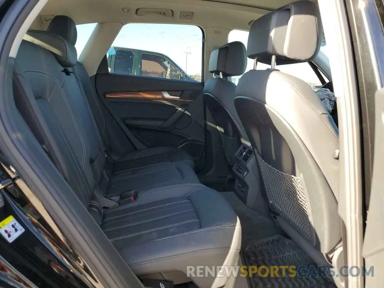 10 Photograph of a damaged car WA1EAAFY4P2019049 AUDI Q5 2023