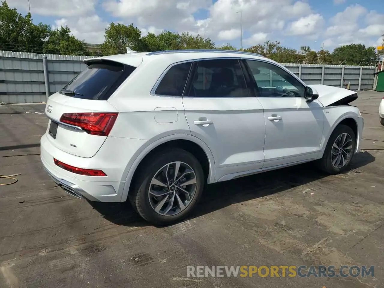 3 Photograph of a damaged car WA1EAAFY4P2030584 AUDI Q5 2023