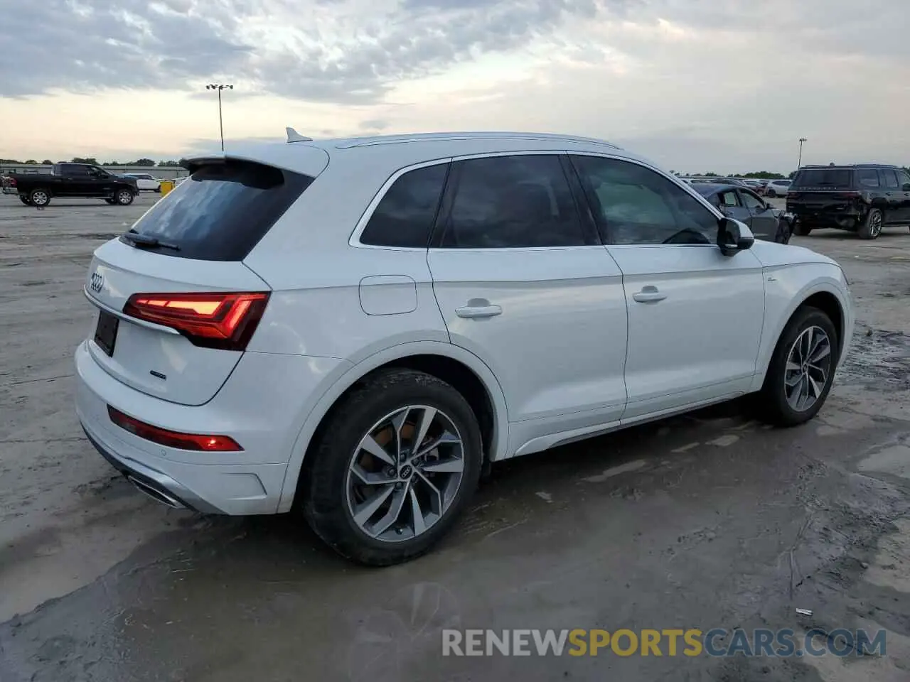 3 Photograph of a damaged car WA1EAAFY4P2035574 AUDI Q5 2023