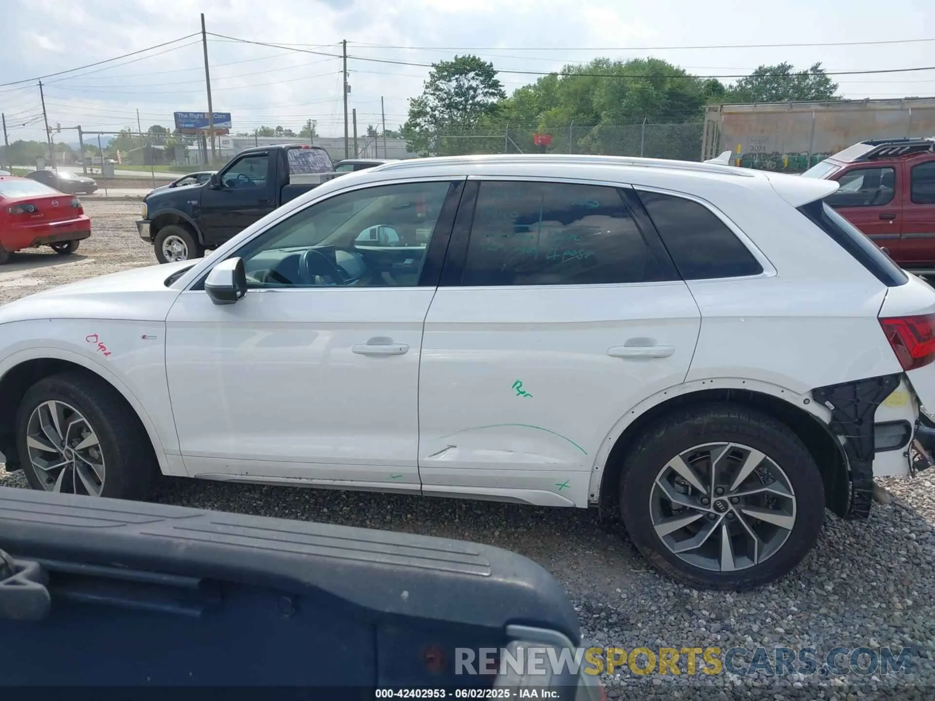 15 Photograph of a damaged car WA1EAAFY4P2070678 AUDI Q5 2023
