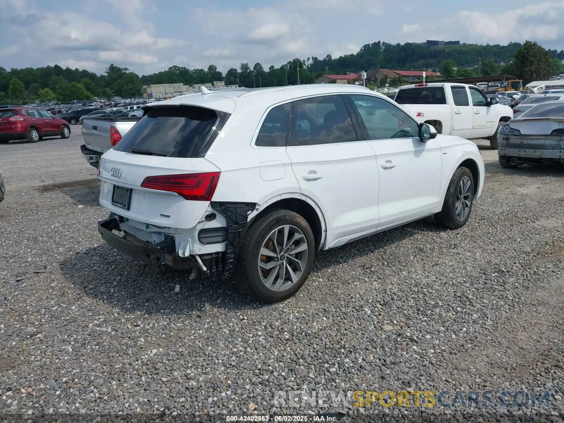 4 Photograph of a damaged car WA1EAAFY4P2070678 AUDI Q5 2023