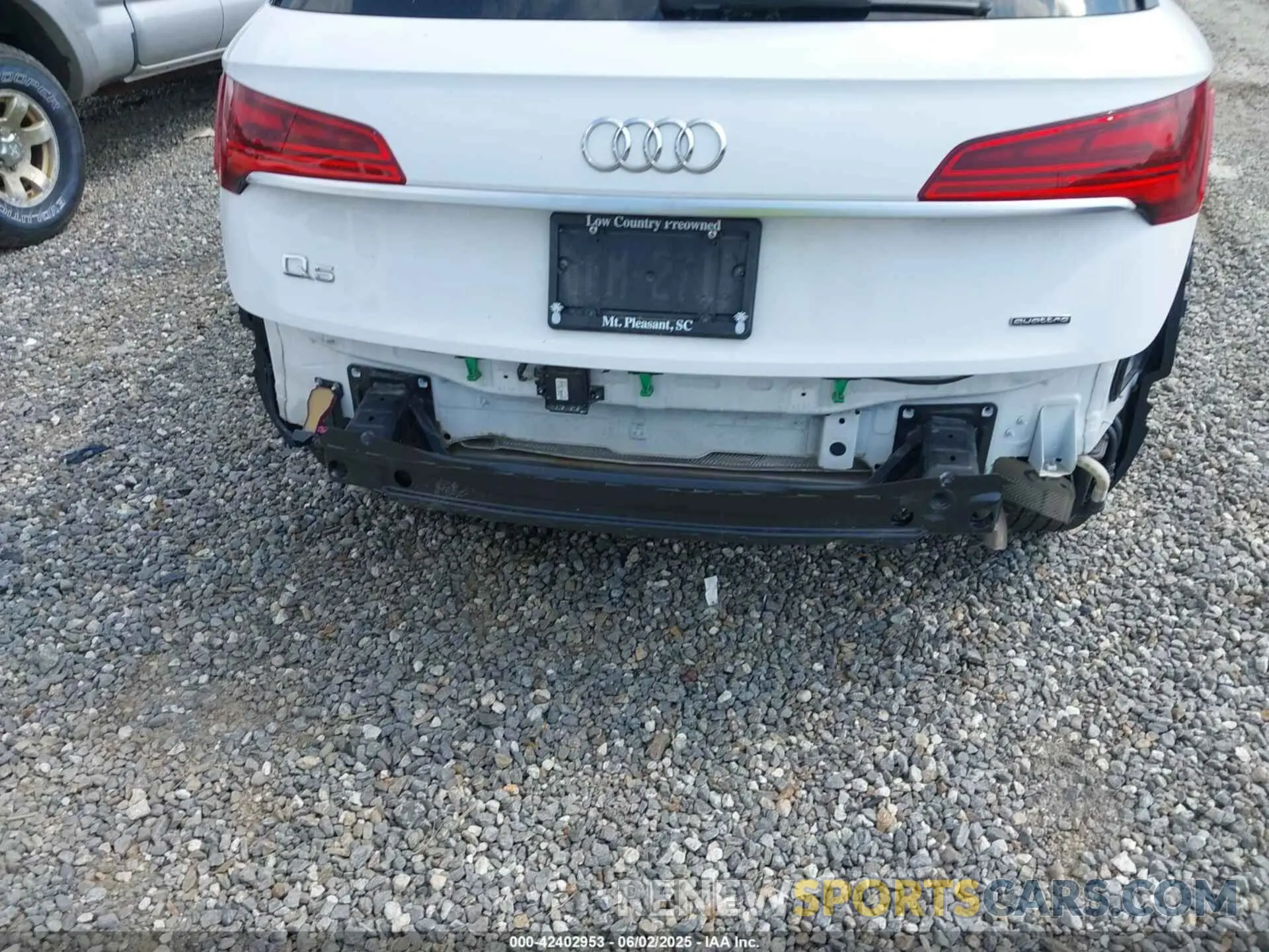 6 Photograph of a damaged car WA1EAAFY4P2070678 AUDI Q5 2023