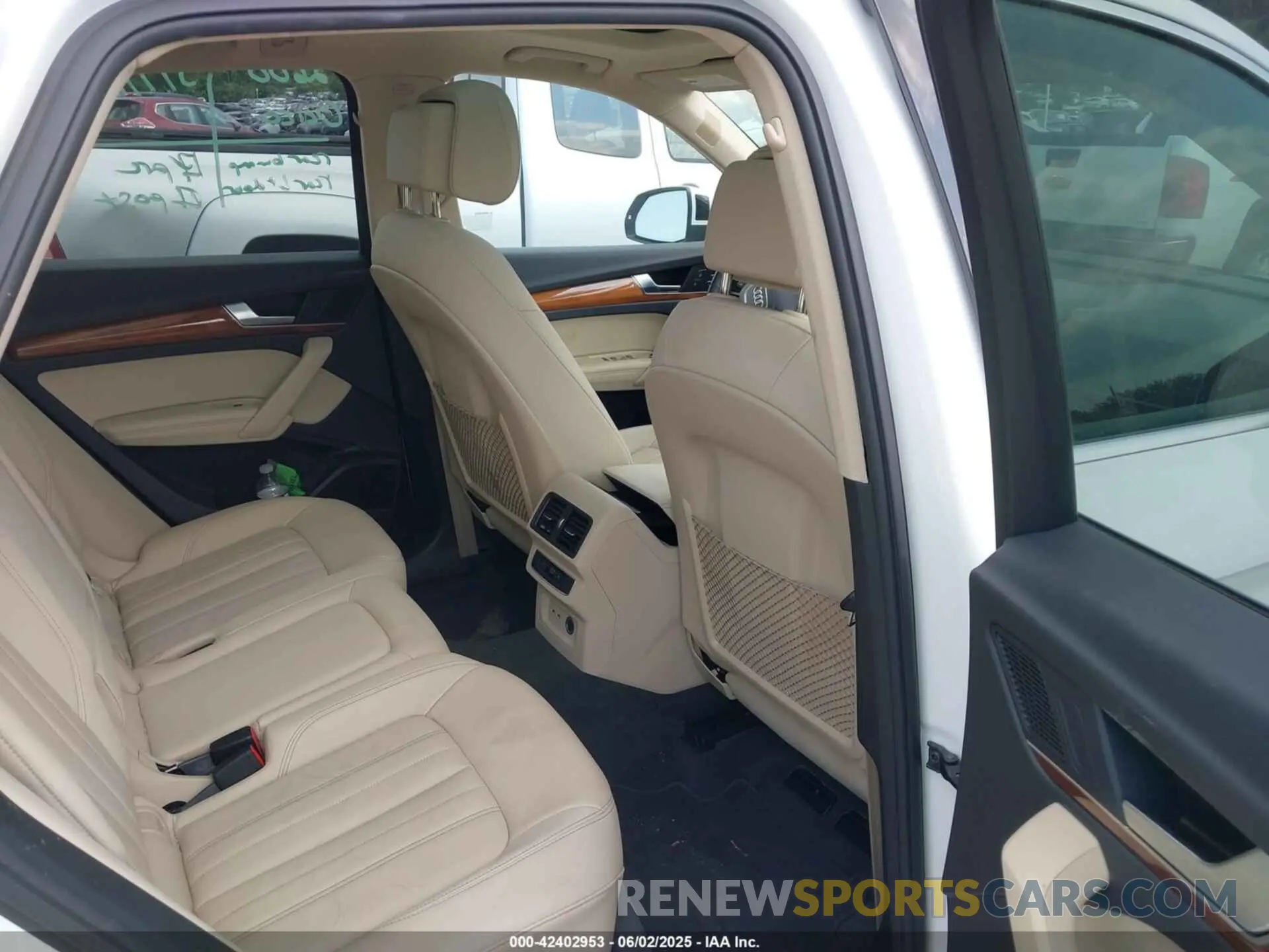 8 Photograph of a damaged car WA1EAAFY4P2070678 AUDI Q5 2023