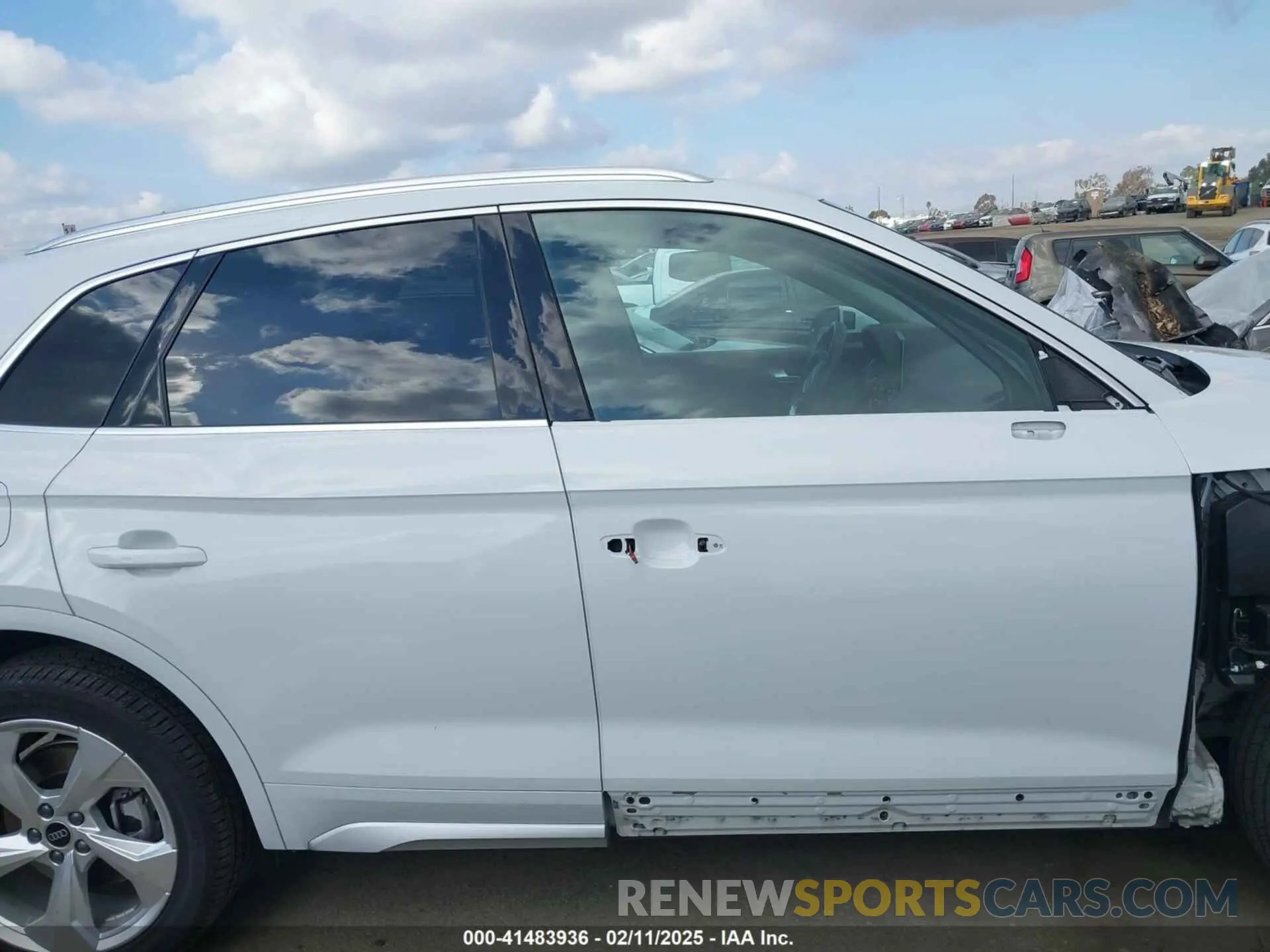 14 Photograph of a damaged car WA1EAAFY4P2175625 AUDI Q5 2023