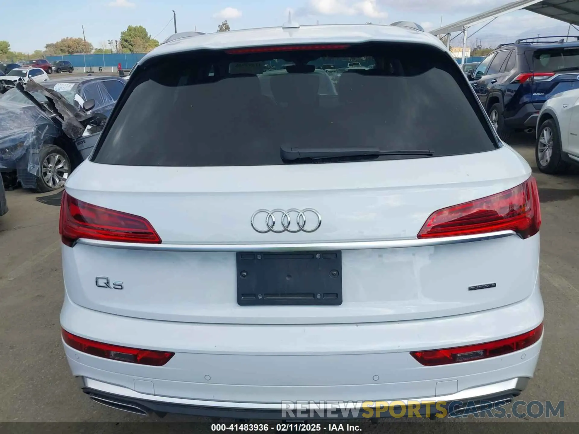 17 Photograph of a damaged car WA1EAAFY4P2175625 AUDI Q5 2023
