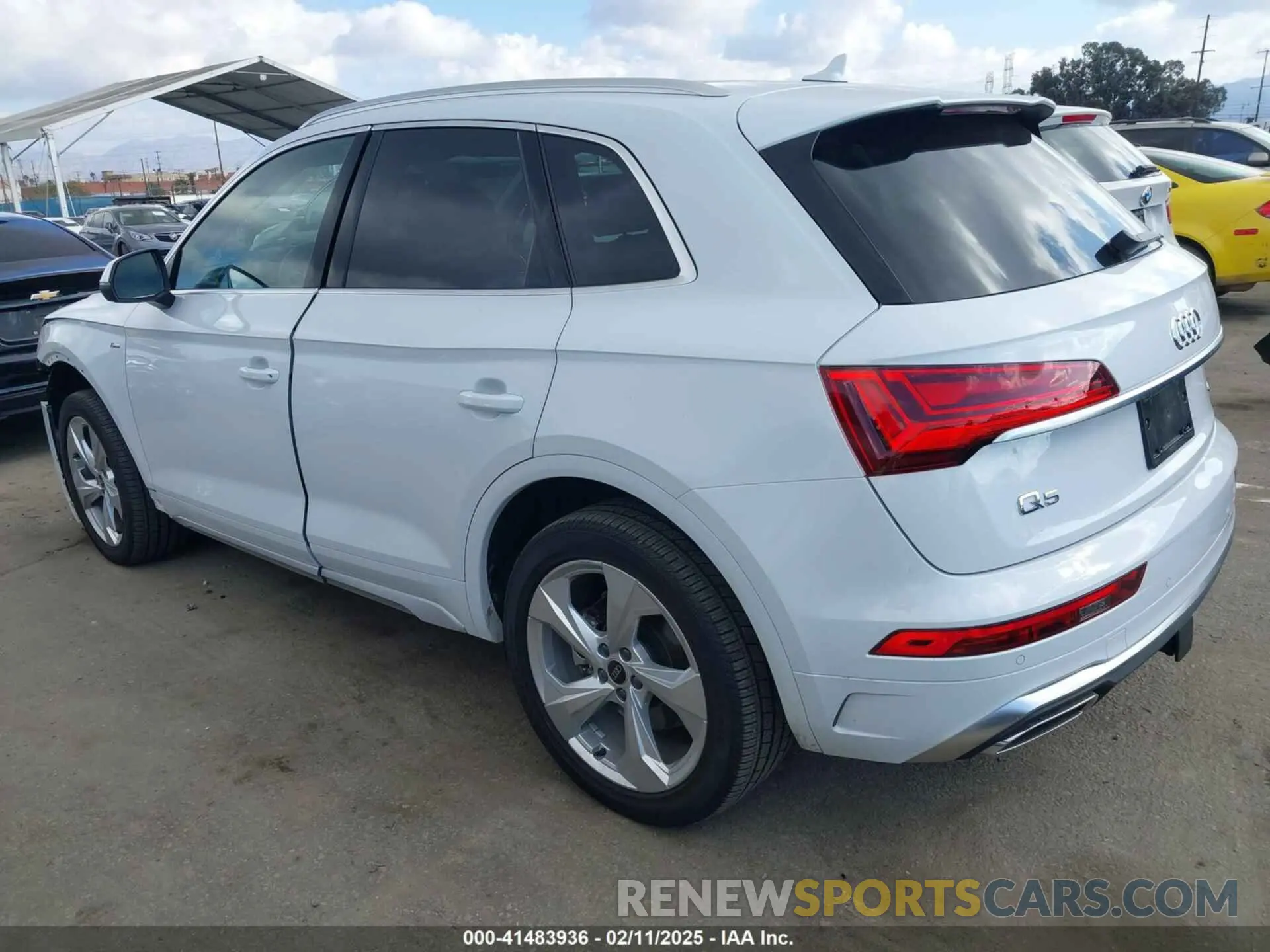 3 Photograph of a damaged car WA1EAAFY4P2175625 AUDI Q5 2023