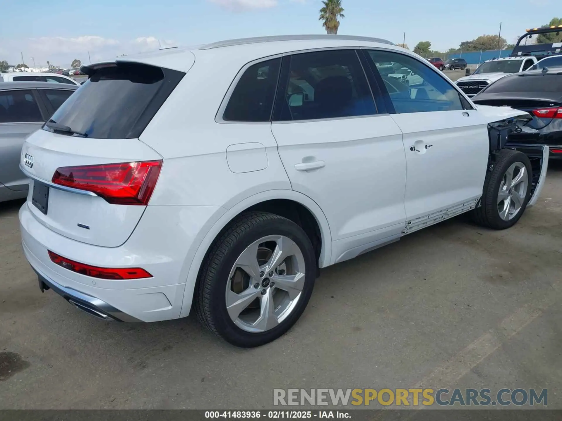 4 Photograph of a damaged car WA1EAAFY4P2175625 AUDI Q5 2023