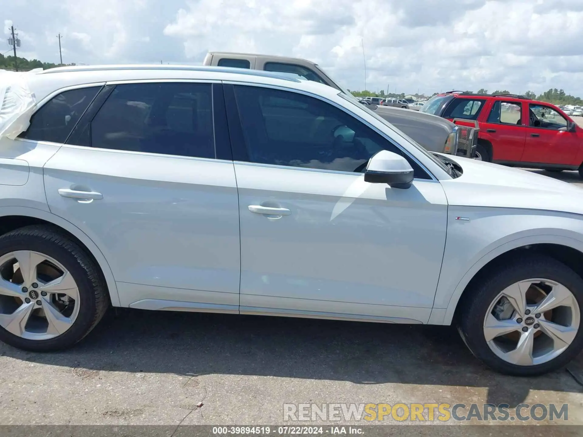 13 Photograph of a damaged car WA1EAAFY5P2122402 AUDI Q5 2023