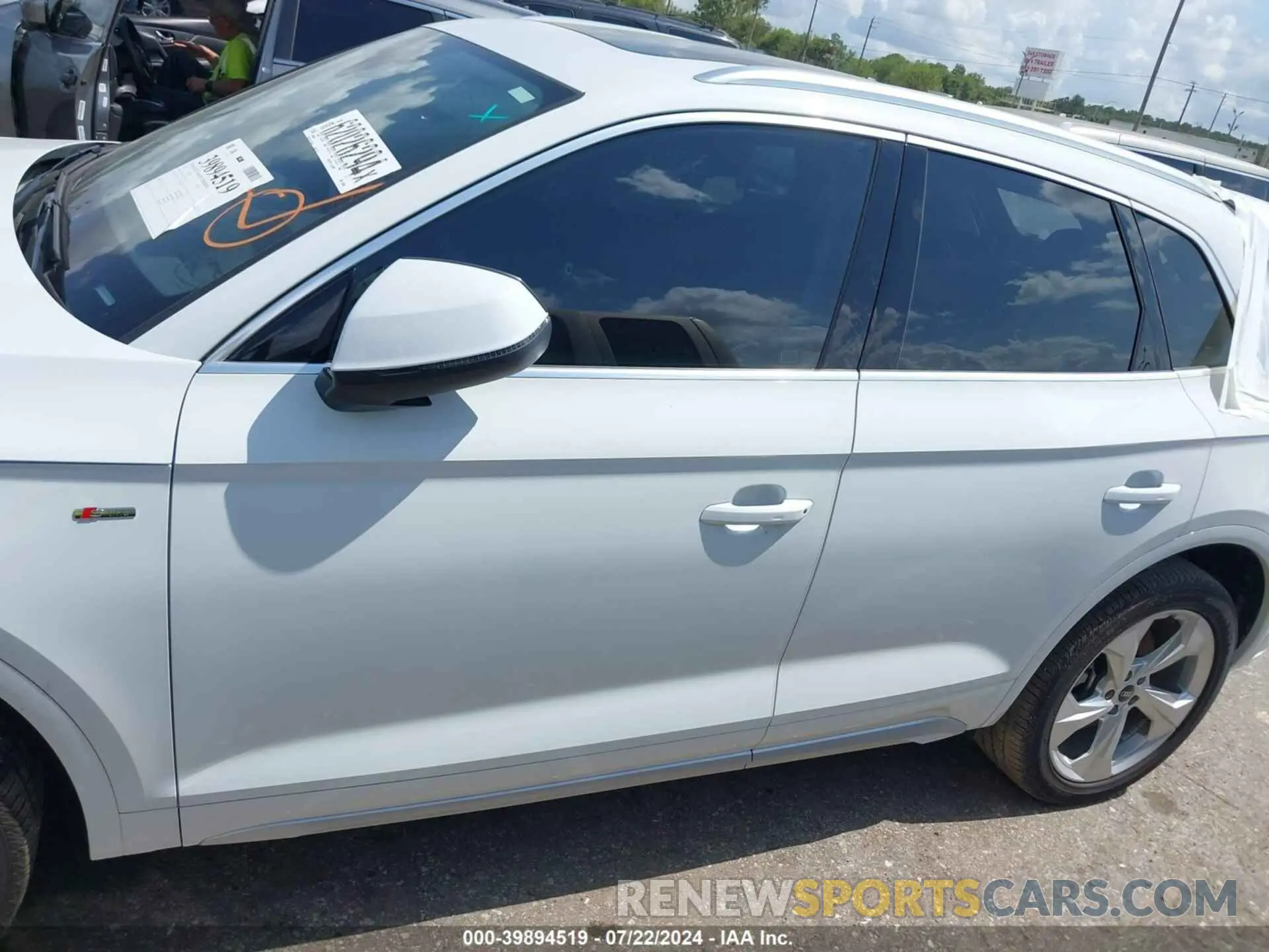 14 Photograph of a damaged car WA1EAAFY5P2122402 AUDI Q5 2023