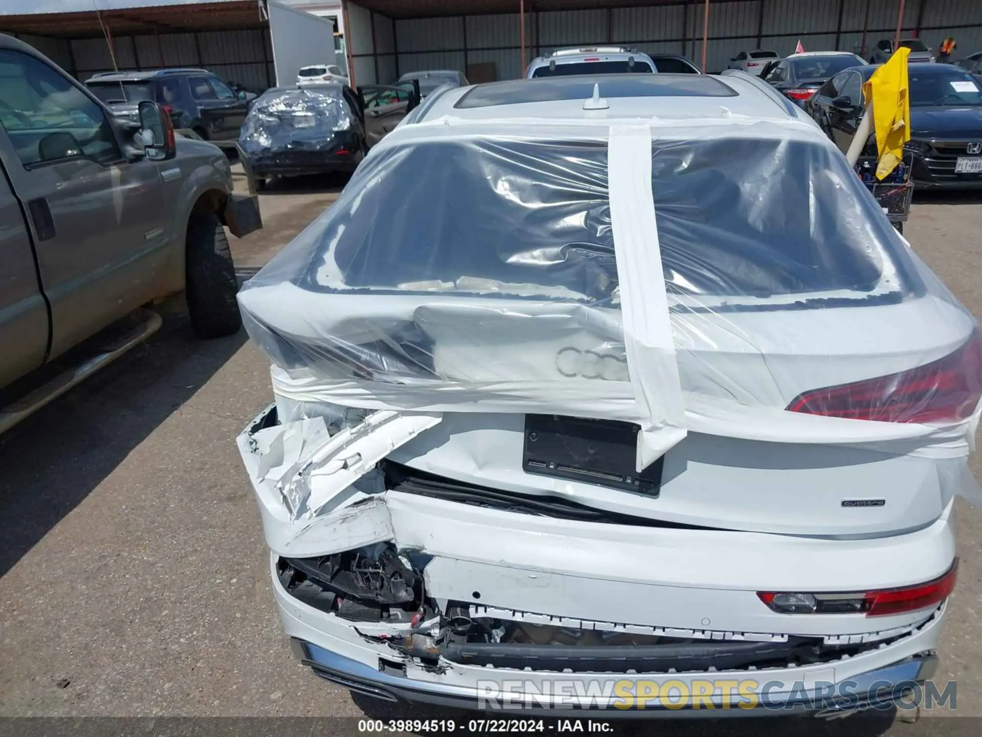 16 Photograph of a damaged car WA1EAAFY5P2122402 AUDI Q5 2023