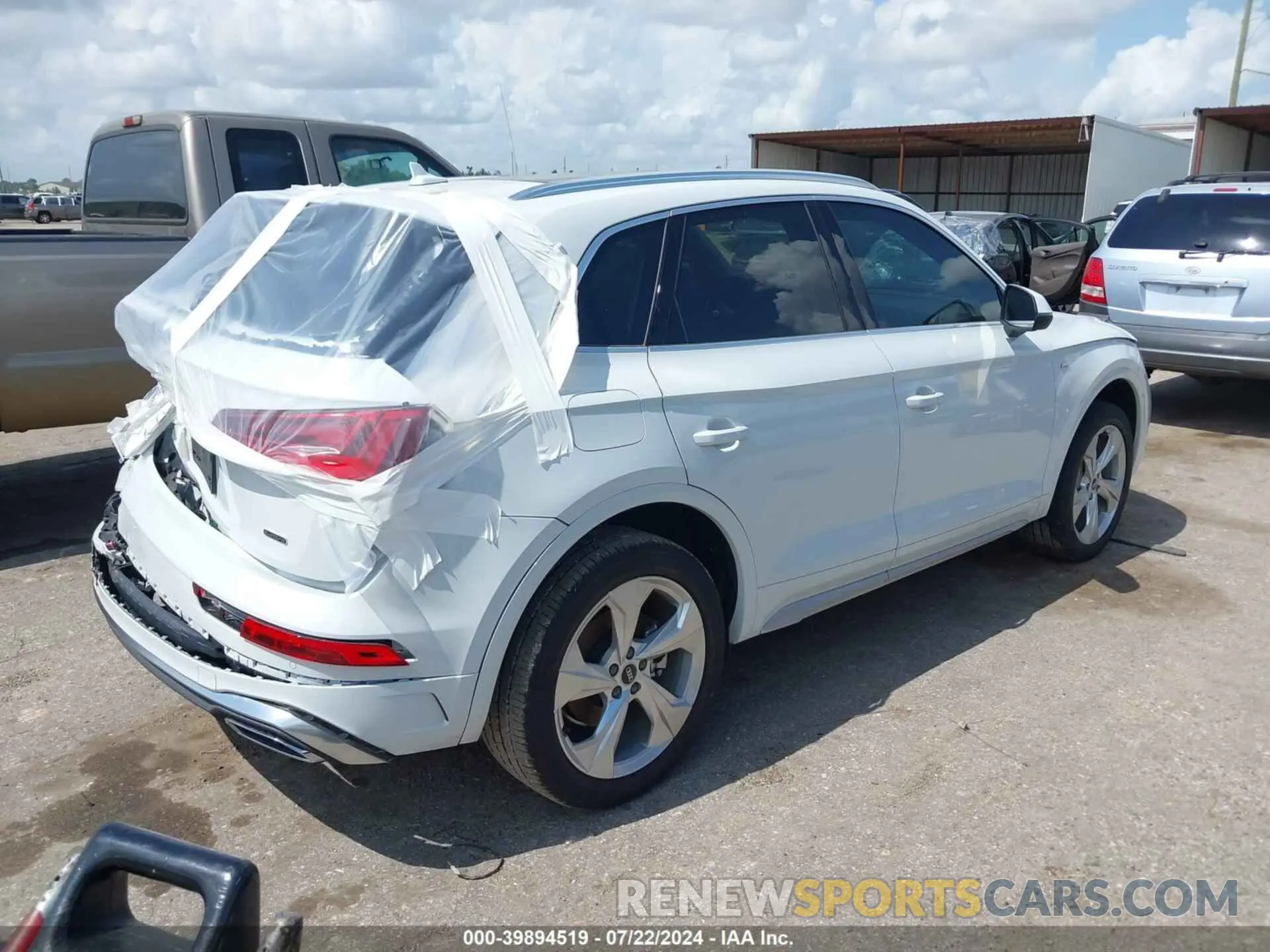4 Photograph of a damaged car WA1EAAFY5P2122402 AUDI Q5 2023
