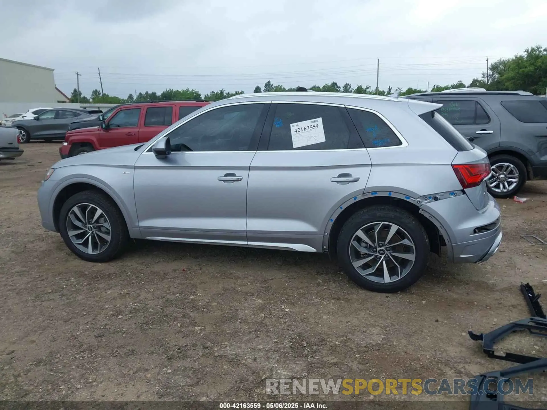 15 Photograph of a damaged car WA1EAAFY6P2010823 AUDI Q5 2023