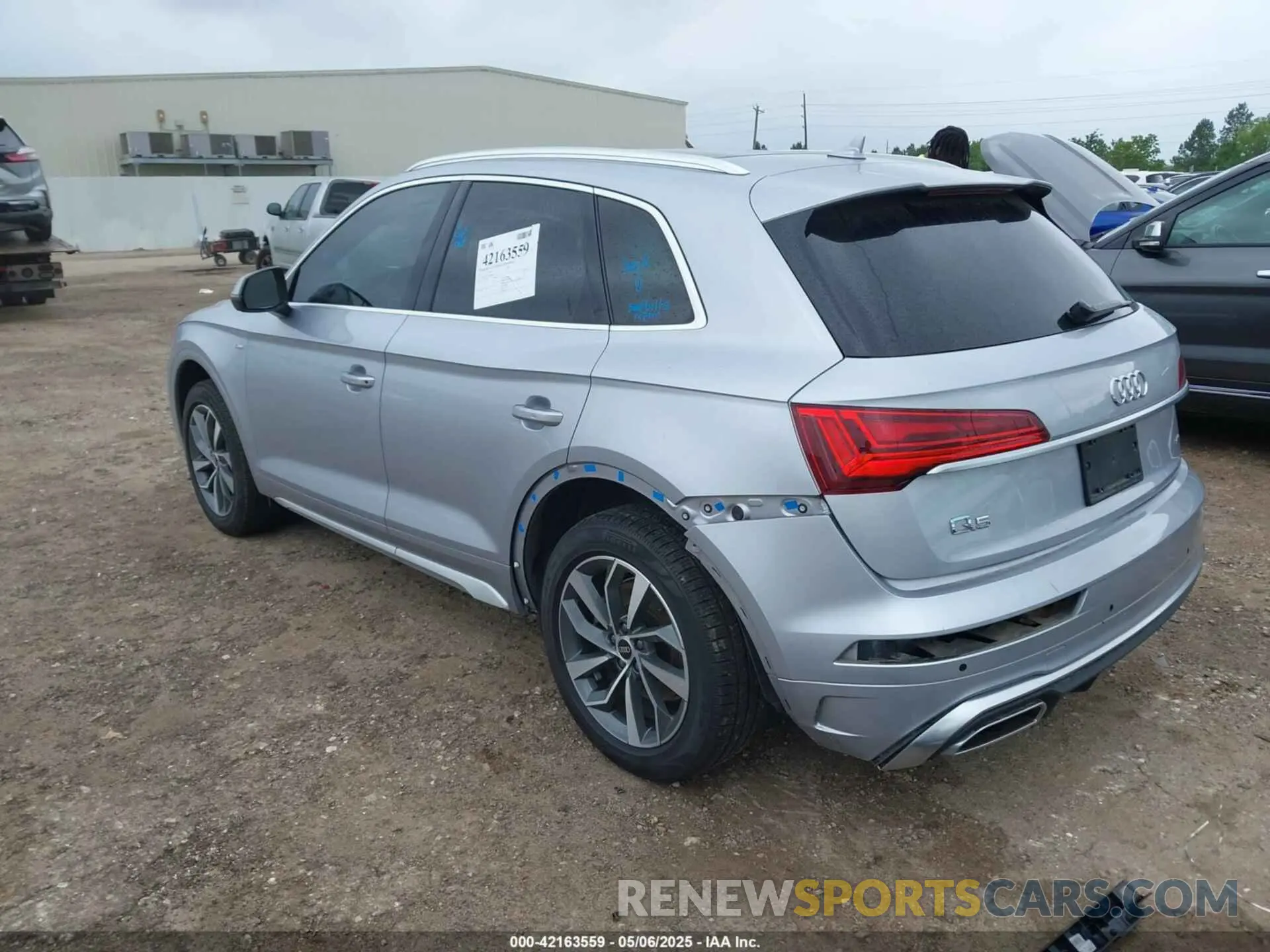 3 Photograph of a damaged car WA1EAAFY6P2010823 AUDI Q5 2023