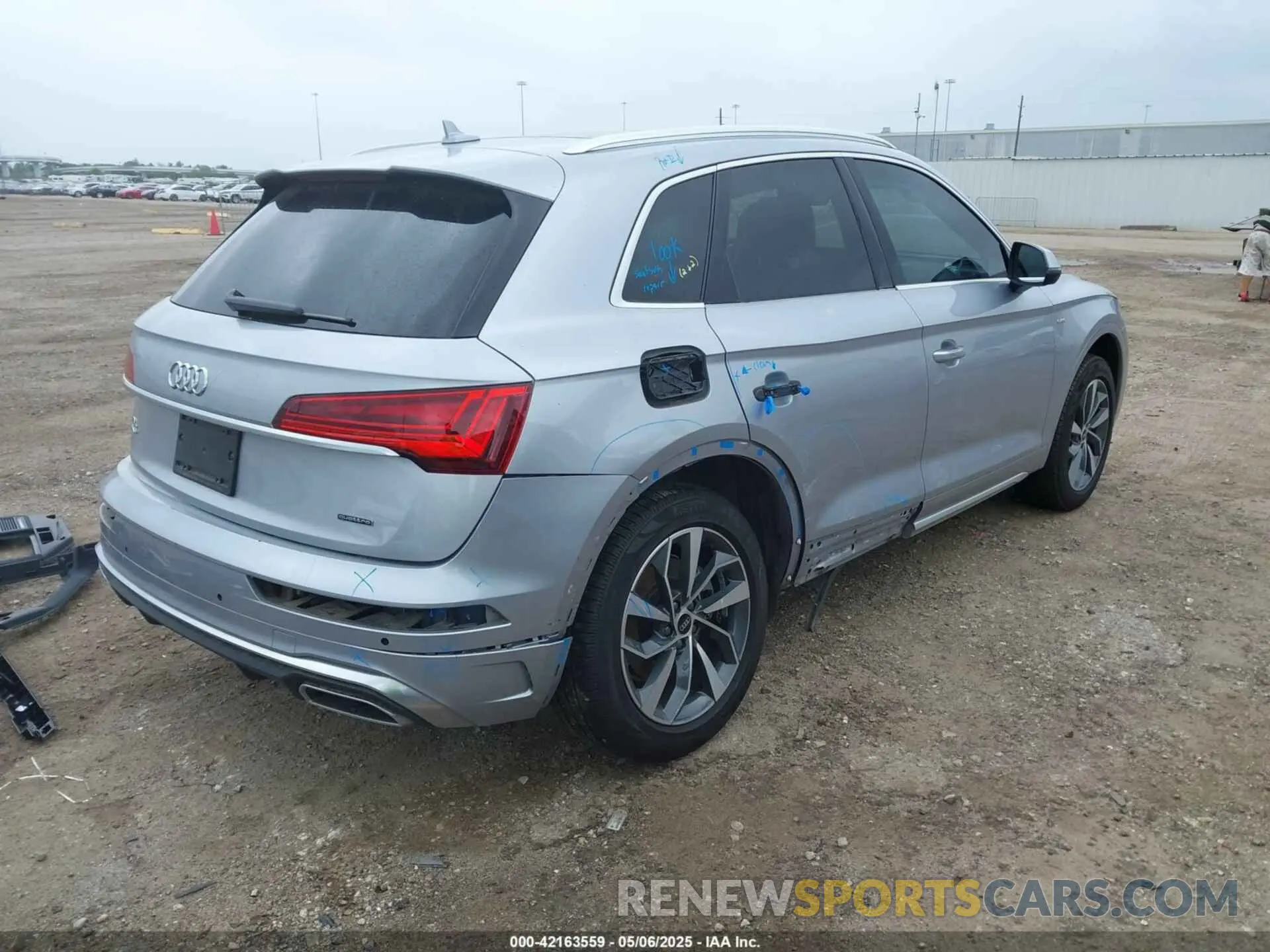 4 Photograph of a damaged car WA1EAAFY6P2010823 AUDI Q5 2023