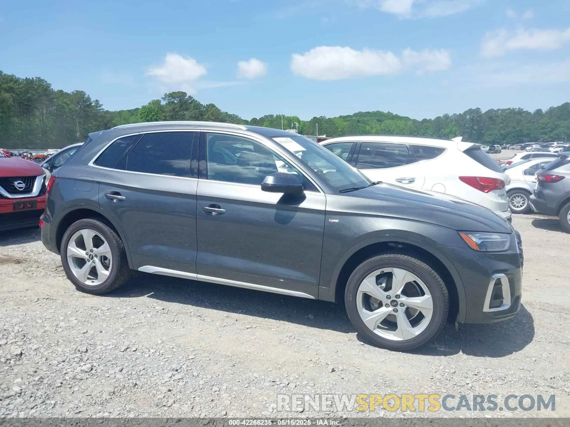 13 Photograph of a damaged car WA1EAAFY6P2016122 AUDI Q5 2023