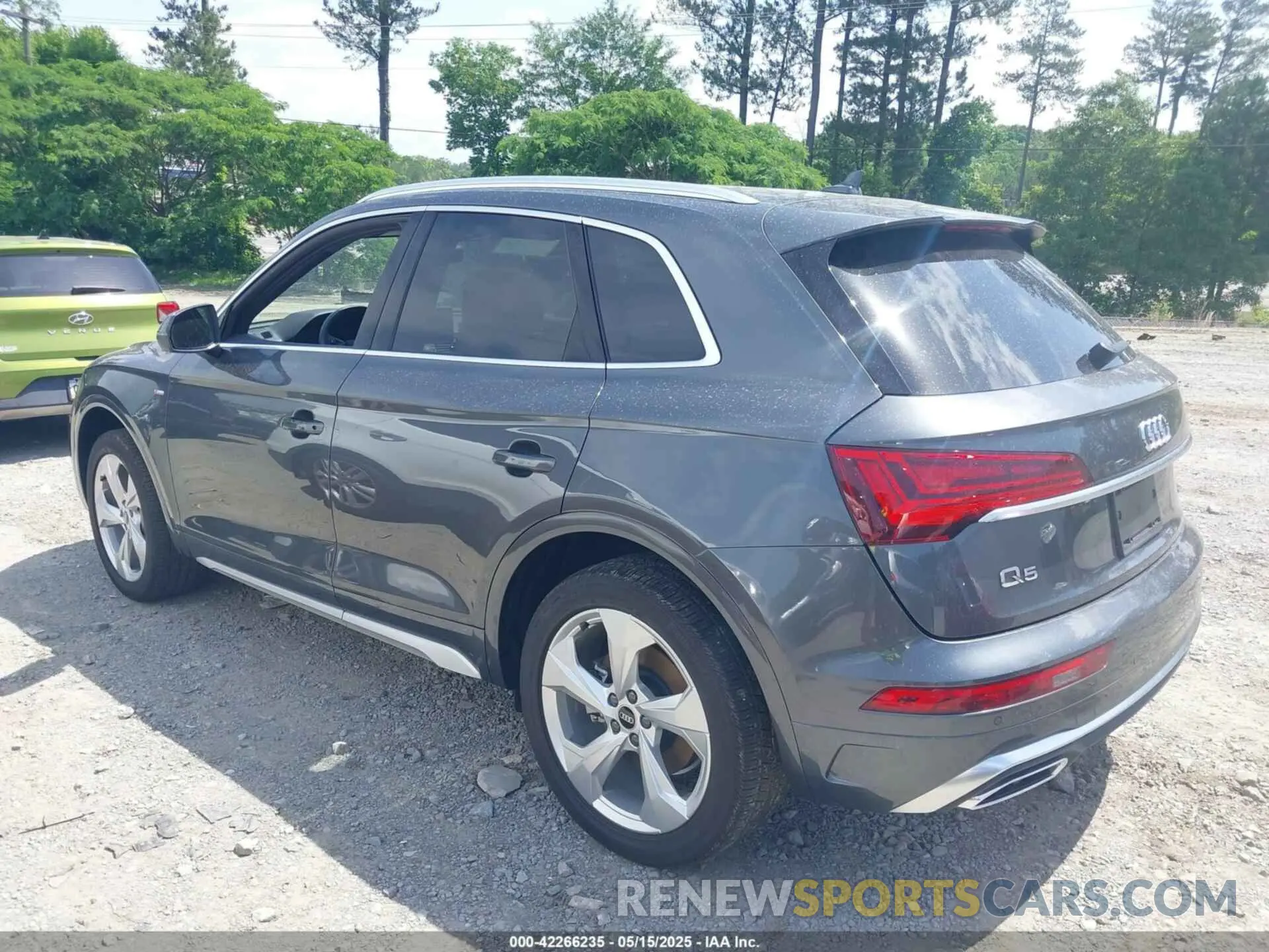 14 Photograph of a damaged car WA1EAAFY6P2016122 AUDI Q5 2023