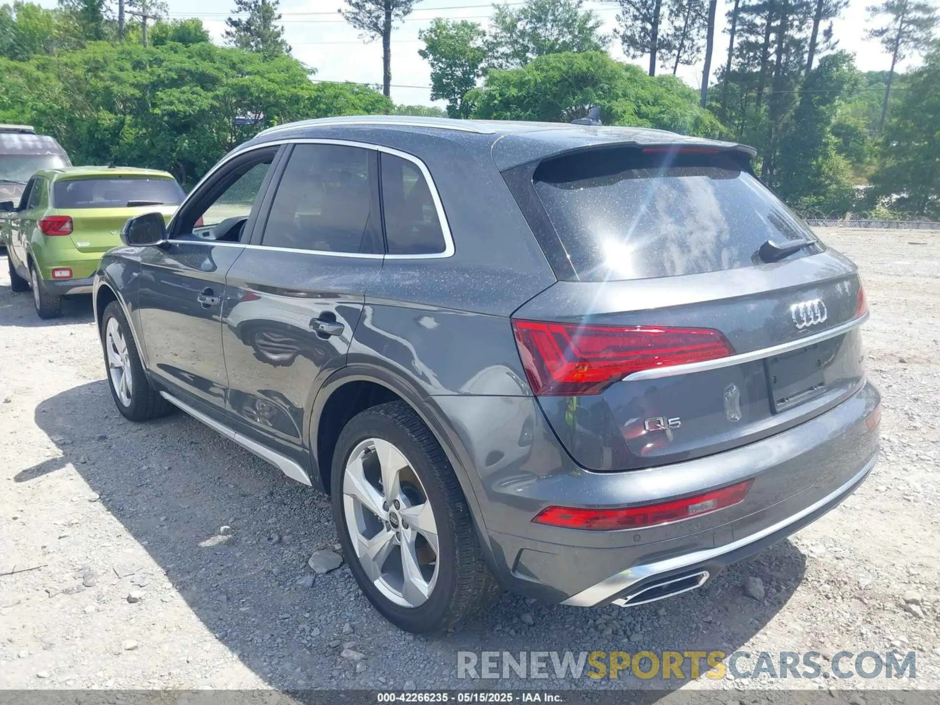 3 Photograph of a damaged car WA1EAAFY6P2016122 AUDI Q5 2023