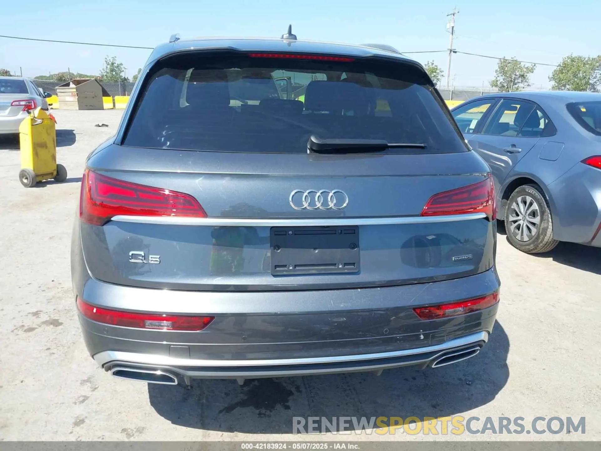 17 Photograph of a damaged car WA1EAAFY6P2191826 AUDI Q5 2023