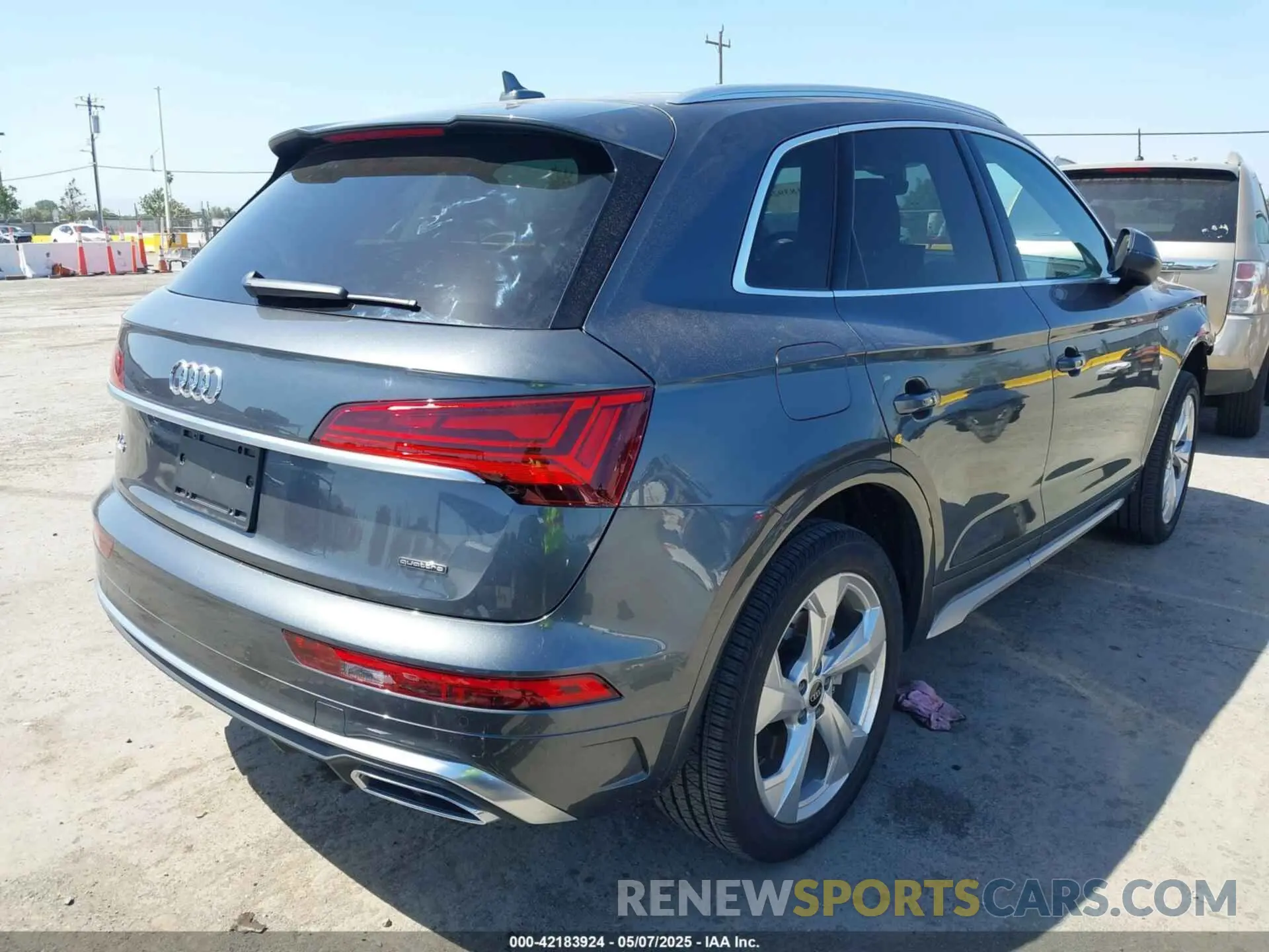 4 Photograph of a damaged car WA1EAAFY6P2191826 AUDI Q5 2023