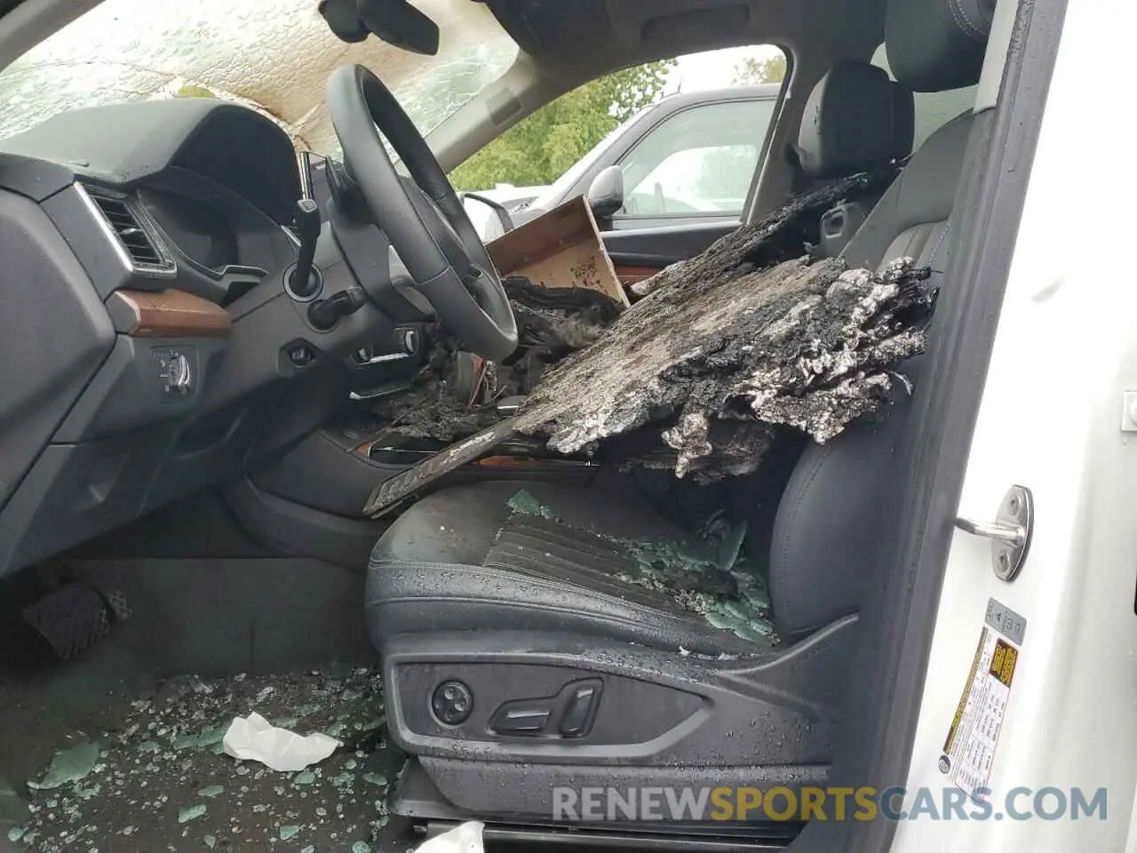 7 Photograph of a damaged car WA1EAAFY7P2052871 AUDI Q5 2023