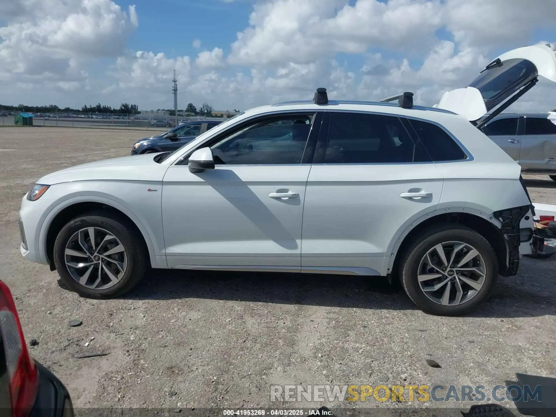 15 Photograph of a damaged car WA1EAAFY7P2111157 AUDI Q5 2023