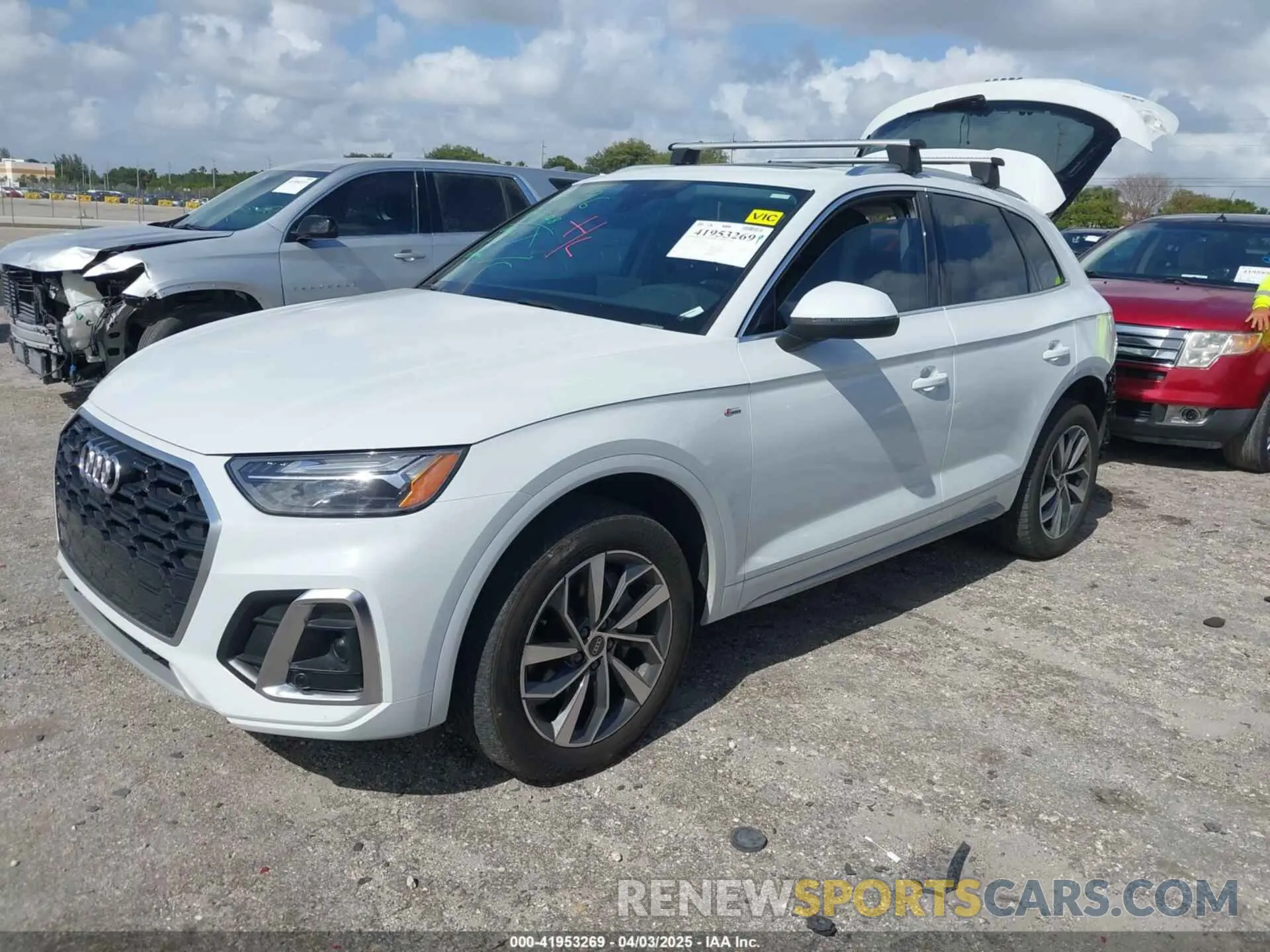 2 Photograph of a damaged car WA1EAAFY7P2111157 AUDI Q5 2023