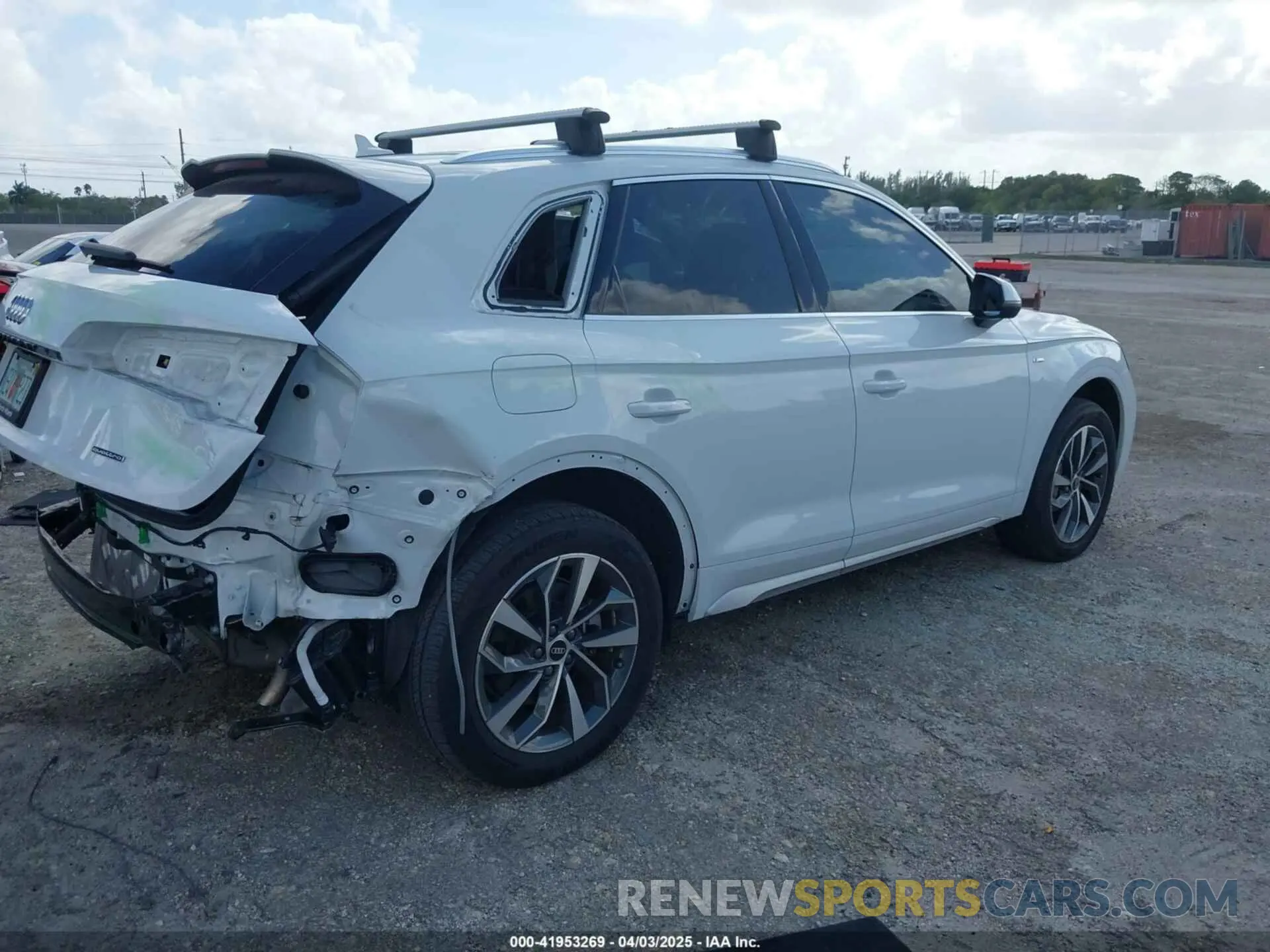4 Photograph of a damaged car WA1EAAFY7P2111157 AUDI Q5 2023