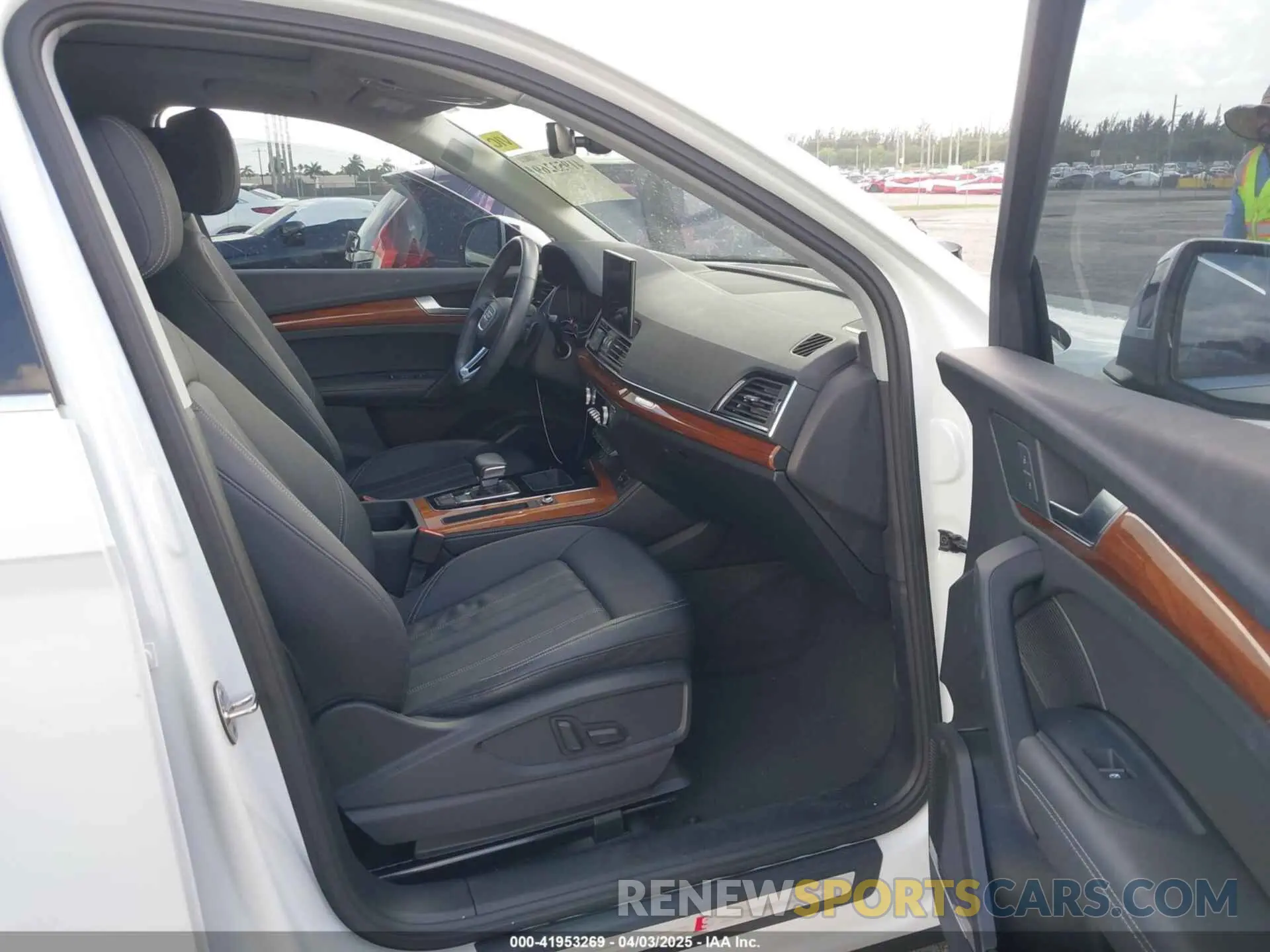 5 Photograph of a damaged car WA1EAAFY7P2111157 AUDI Q5 2023