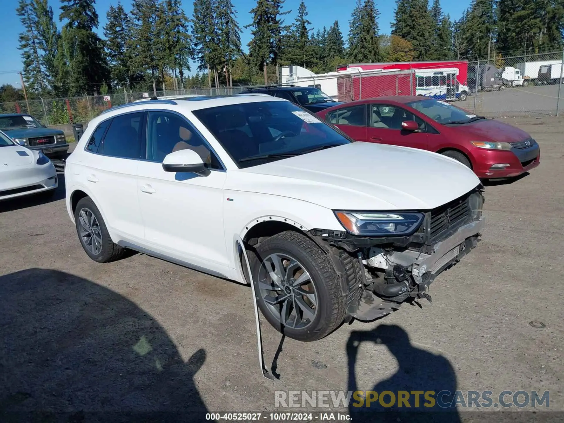 1 Photograph of a damaged car WA1EAAFY8P2050093 AUDI Q5 2023