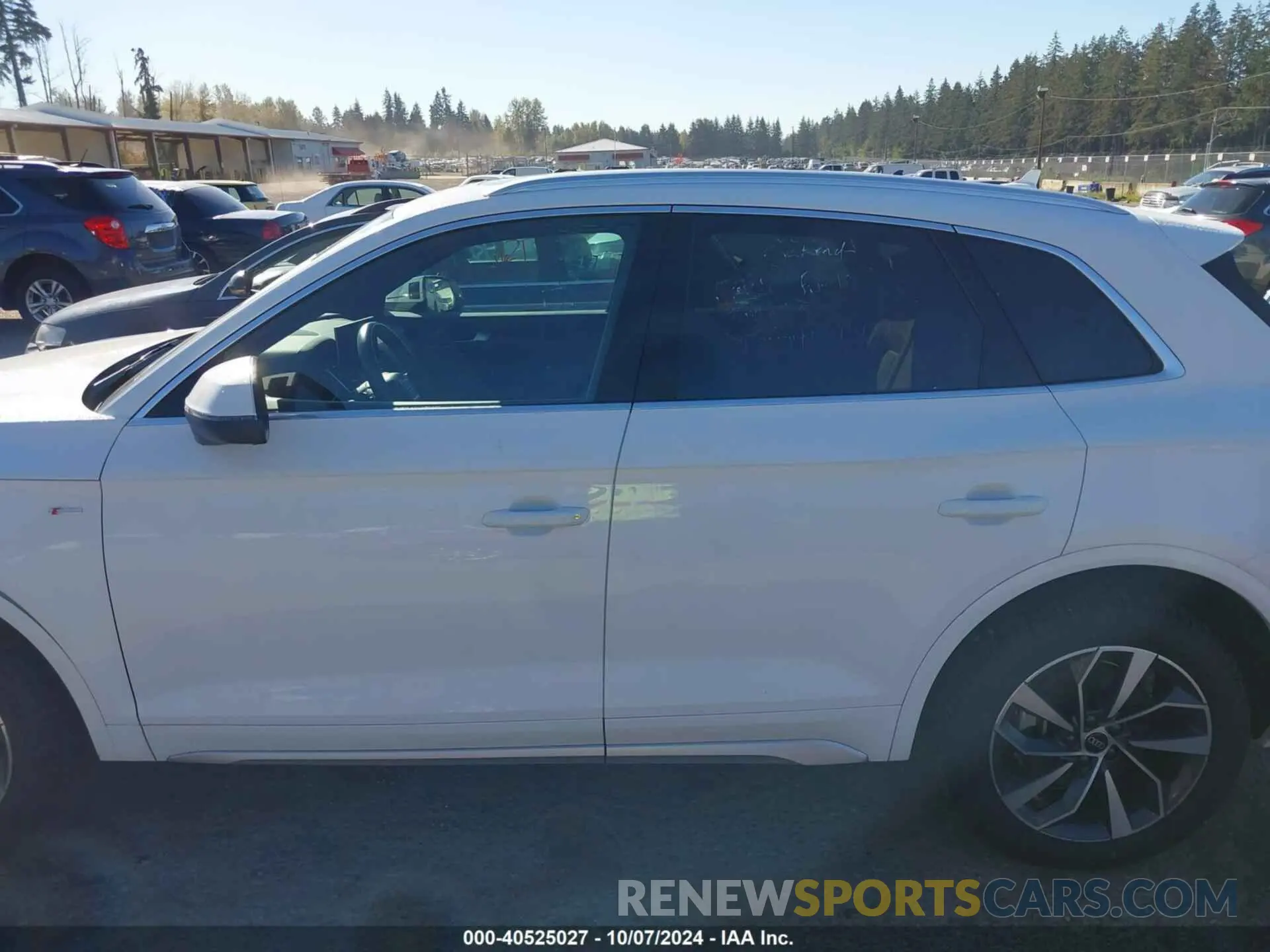 15 Photograph of a damaged car WA1EAAFY8P2050093 AUDI Q5 2023