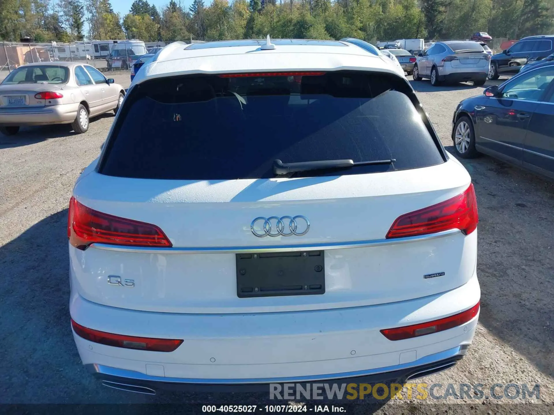 17 Photograph of a damaged car WA1EAAFY8P2050093 AUDI Q5 2023