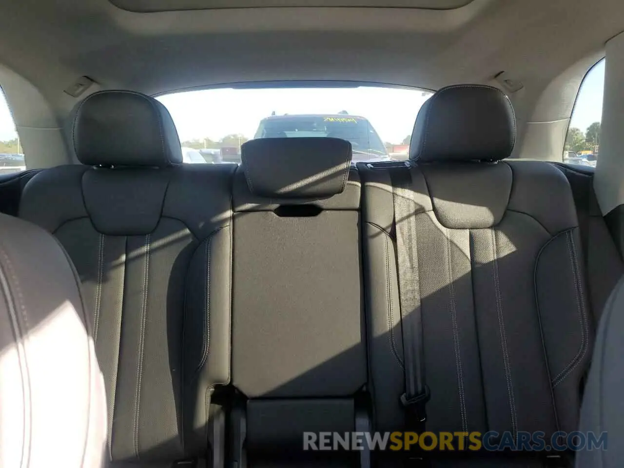 10 Photograph of a damaged car WA1EAAFY9P2052631 AUDI Q5 2023