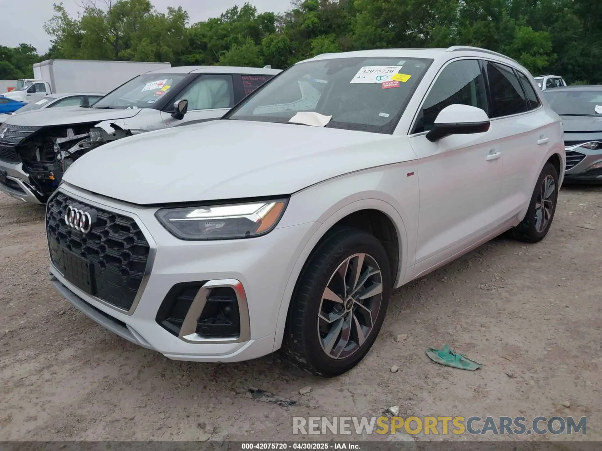 2 Photograph of a damaged car WA1EAAFY9P2053732 AUDI Q5 2023
