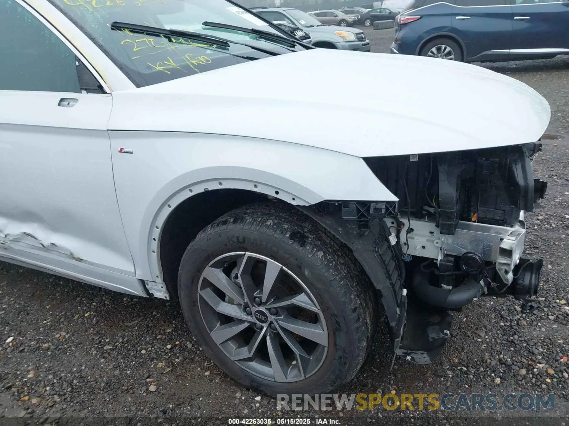 18 Photograph of a damaged car WA1EAAFY9P2089095 AUDI Q5 2023
