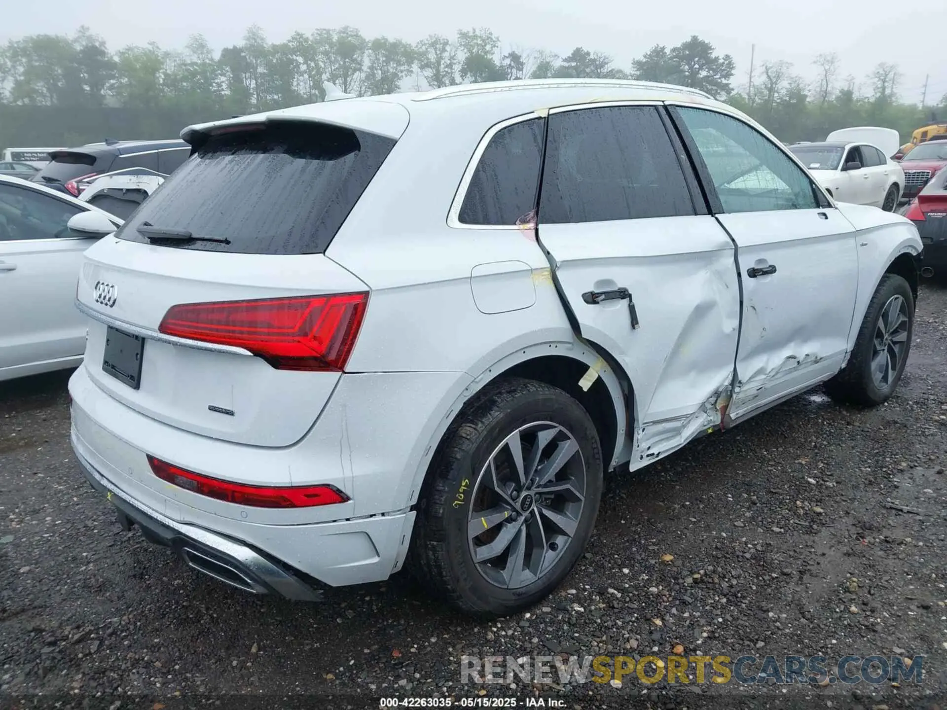 4 Photograph of a damaged car WA1EAAFY9P2089095 AUDI Q5 2023