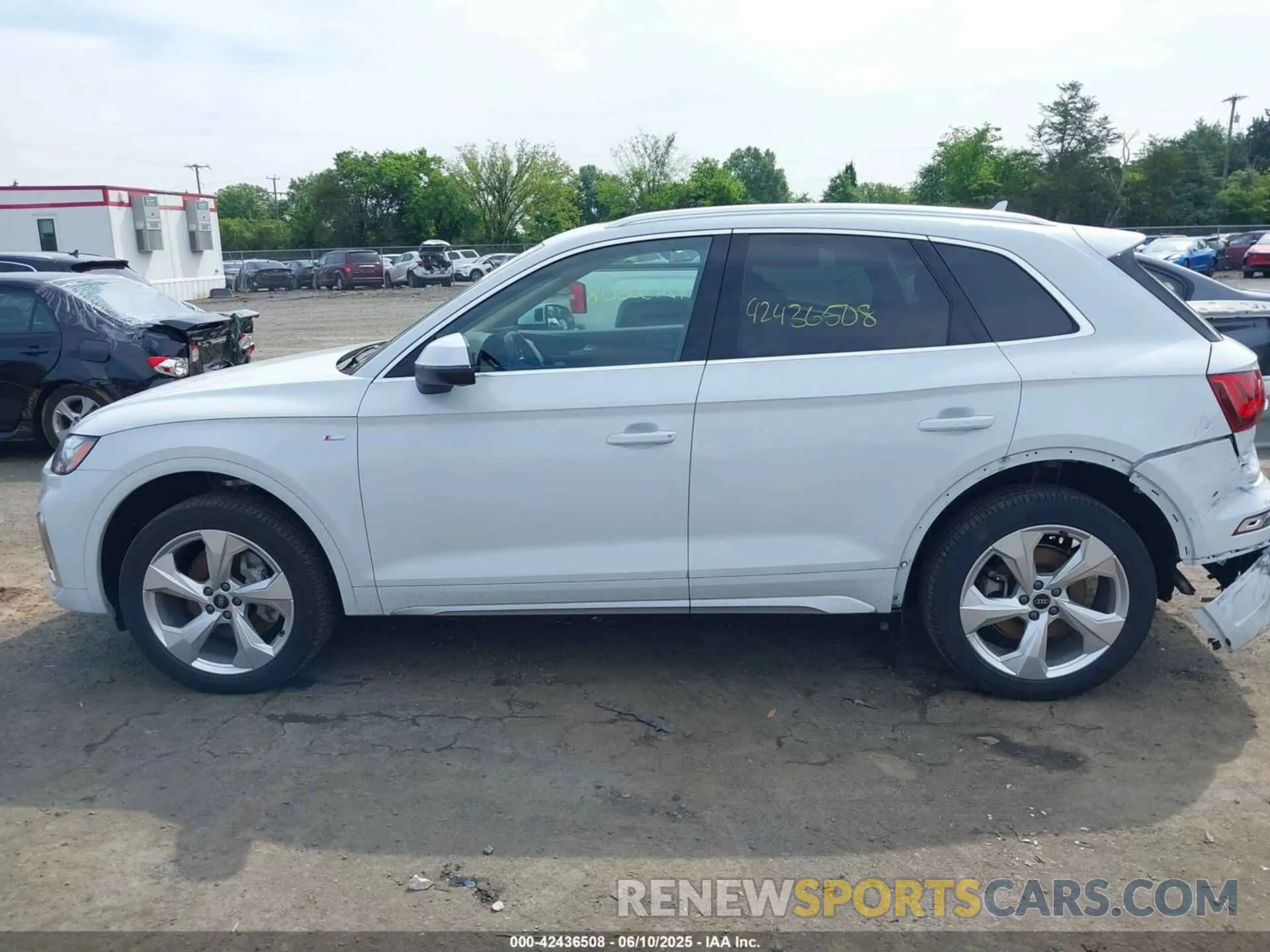 14 Photograph of a damaged car WA1EAAFY9P2148081 AUDI Q5 2023