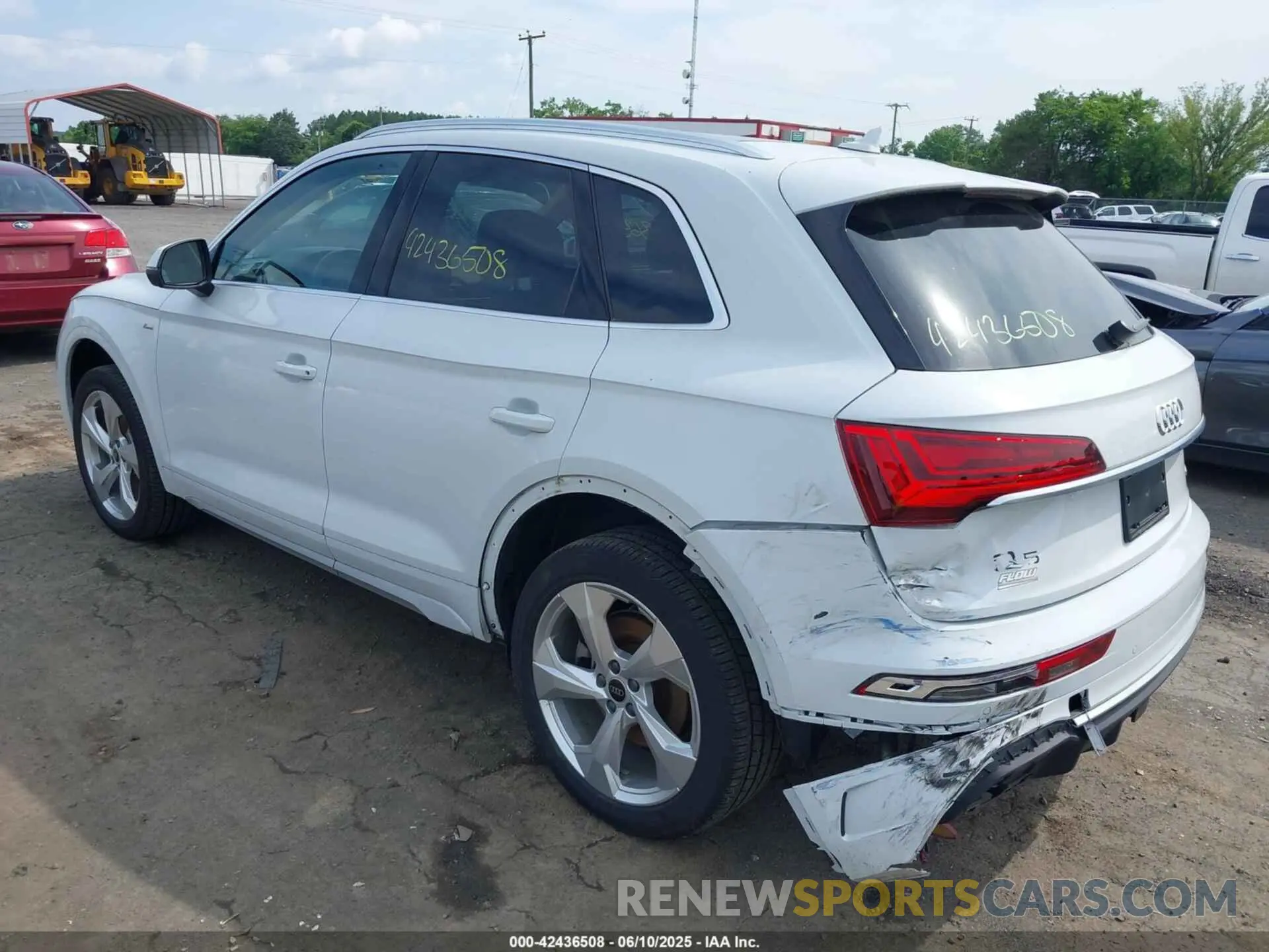 3 Photograph of a damaged car WA1EAAFY9P2148081 AUDI Q5 2023