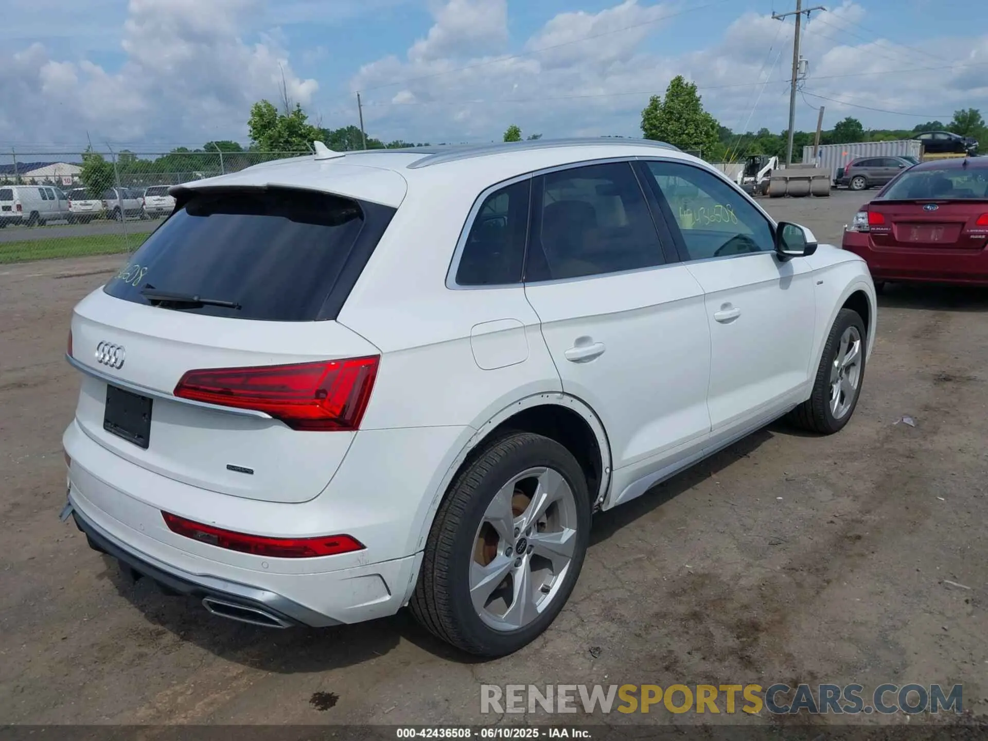 4 Photograph of a damaged car WA1EAAFY9P2148081 AUDI Q5 2023