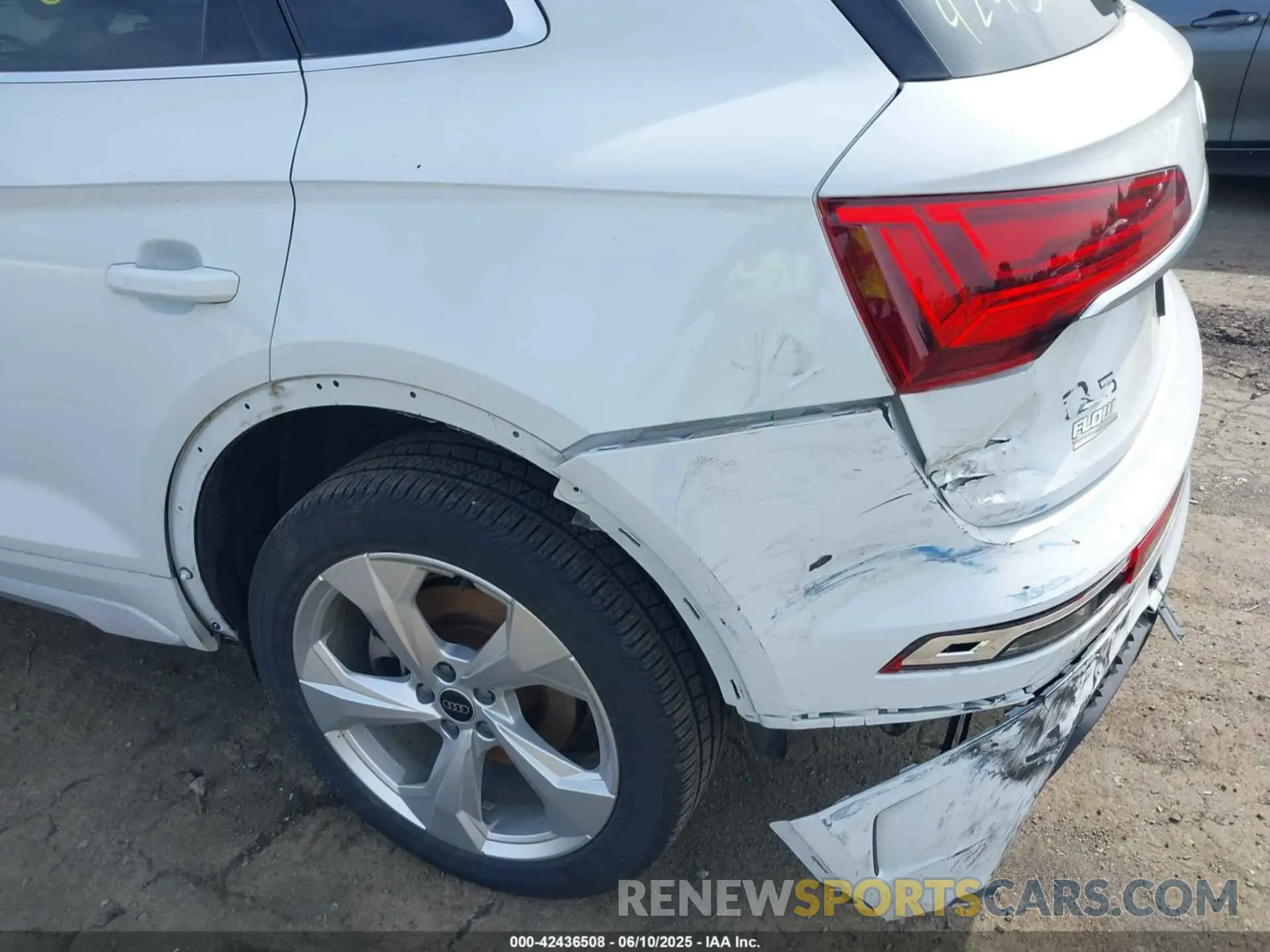 6 Photograph of a damaged car WA1EAAFY9P2148081 AUDI Q5 2023