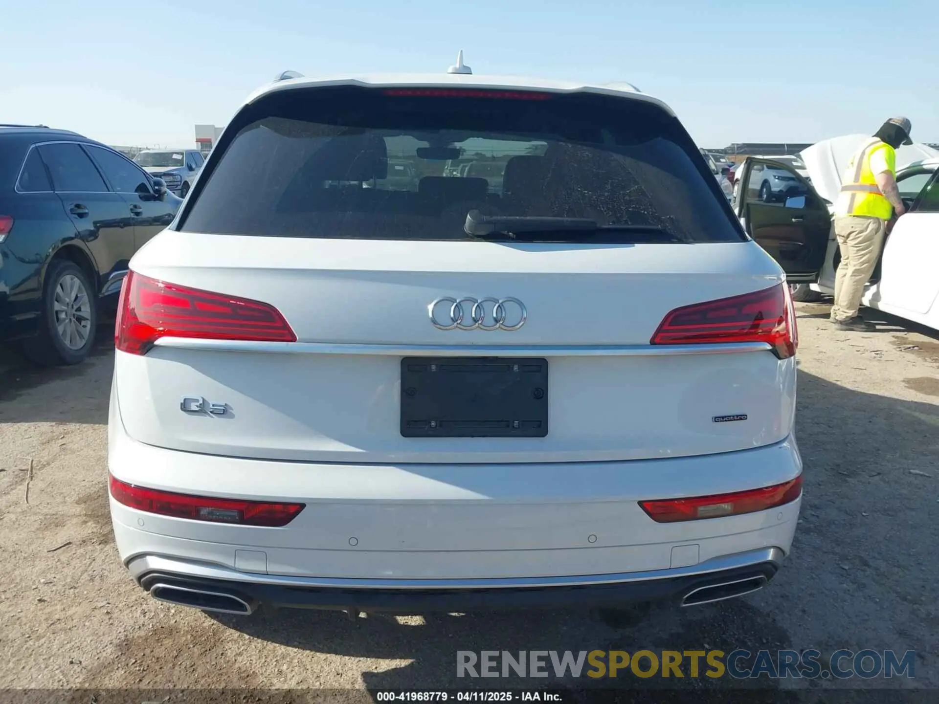 17 Photograph of a damaged car WA1EAAFY9P2197359 AUDI Q5 2023